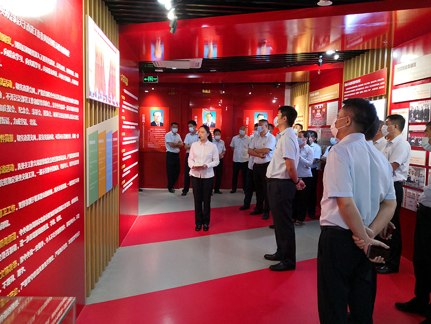 市交通控股權屬公交集團開(kāi)展廉潔文化宣傳教育月活動(dòng)