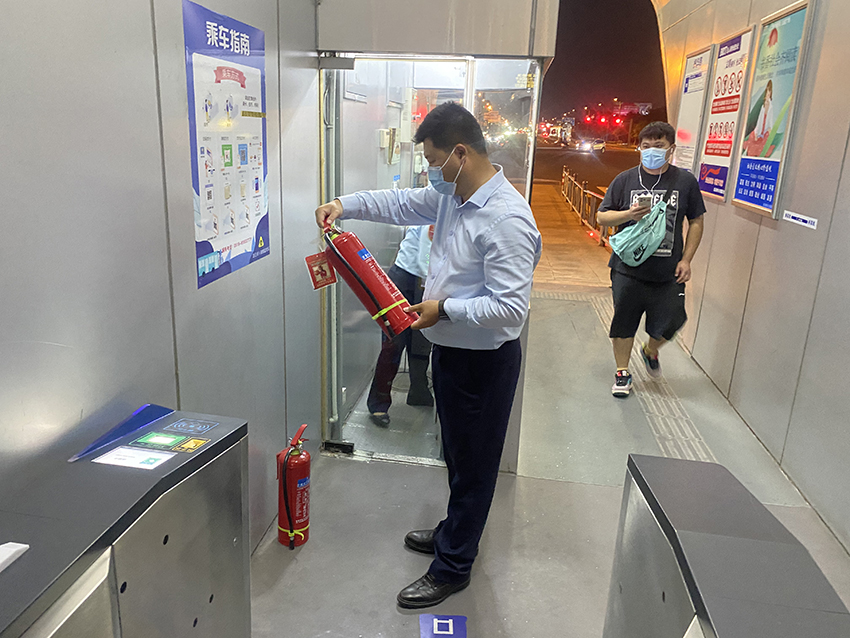 公交集團快速公交事業(yè)部開(kāi)展安全生產(chǎn)百日攻堅隱患排查