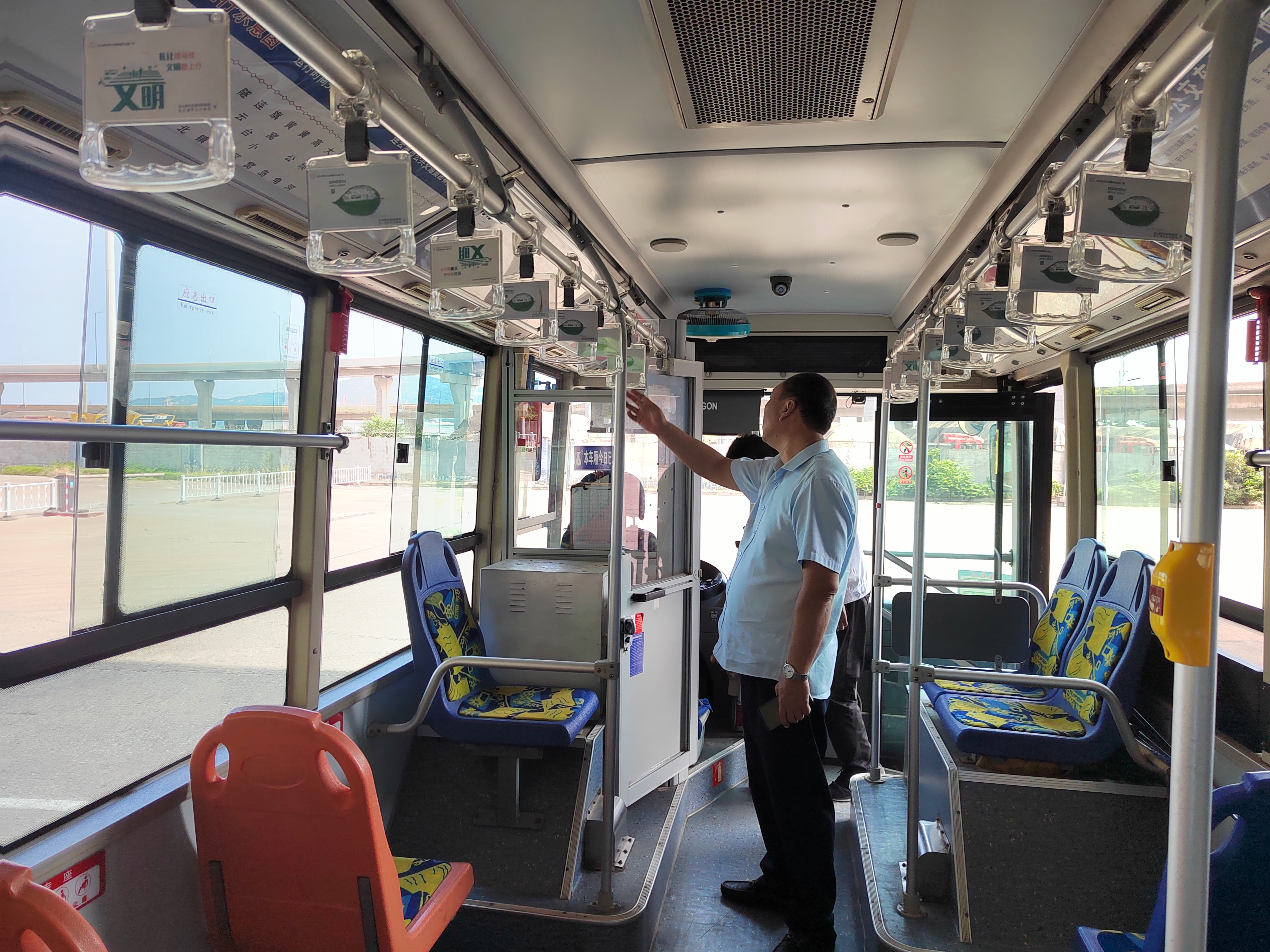 公交集團公交事業(yè)二部開(kāi)展創(chuàng  )文大排查大整治活動(dòng)