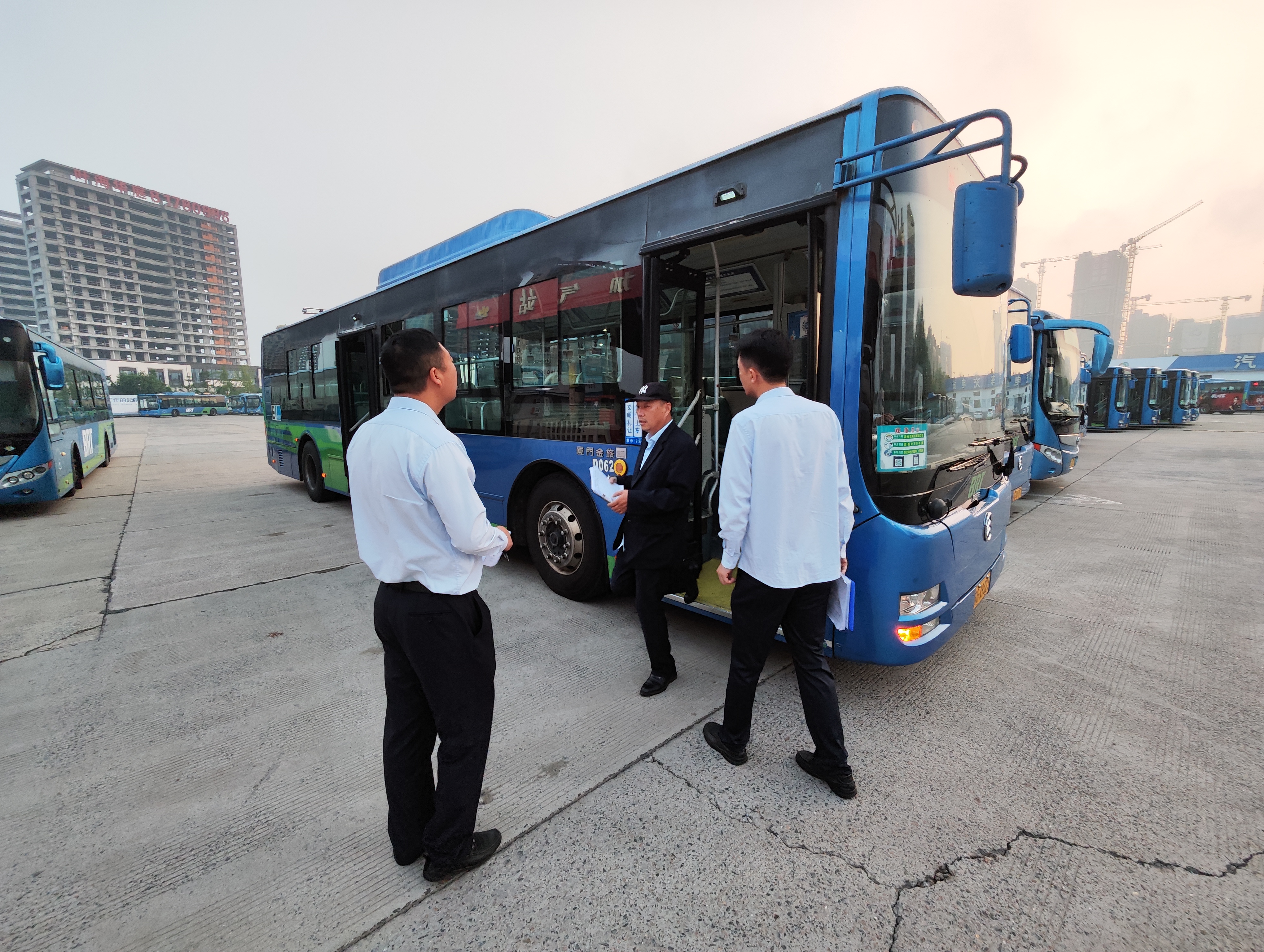 快速公交事業(yè)部開(kāi)展創(chuàng  )文工作專(zhuān)項檢查