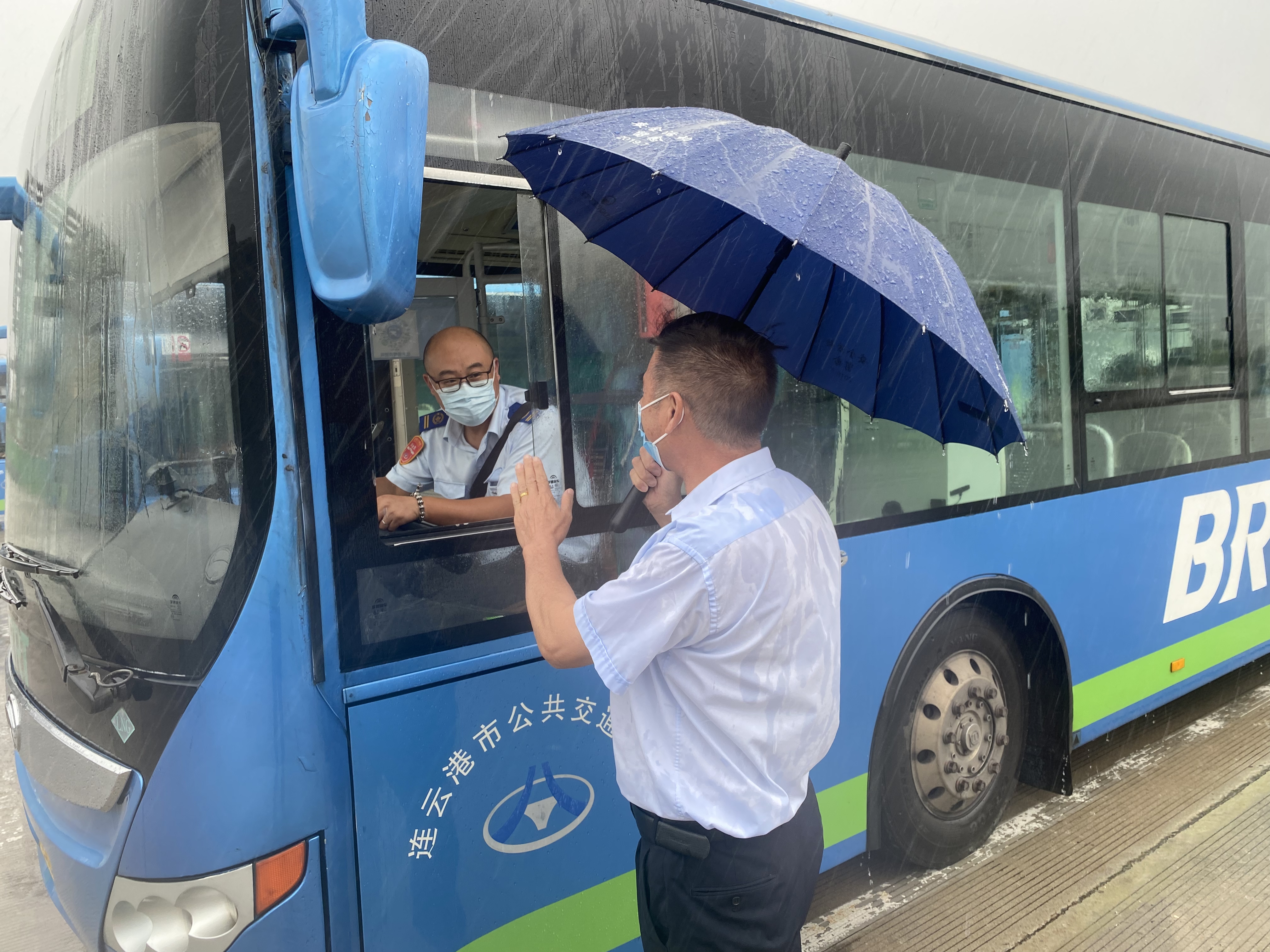 公交集團快速公交事業(yè)部全力做好防臺風(fēng)工作