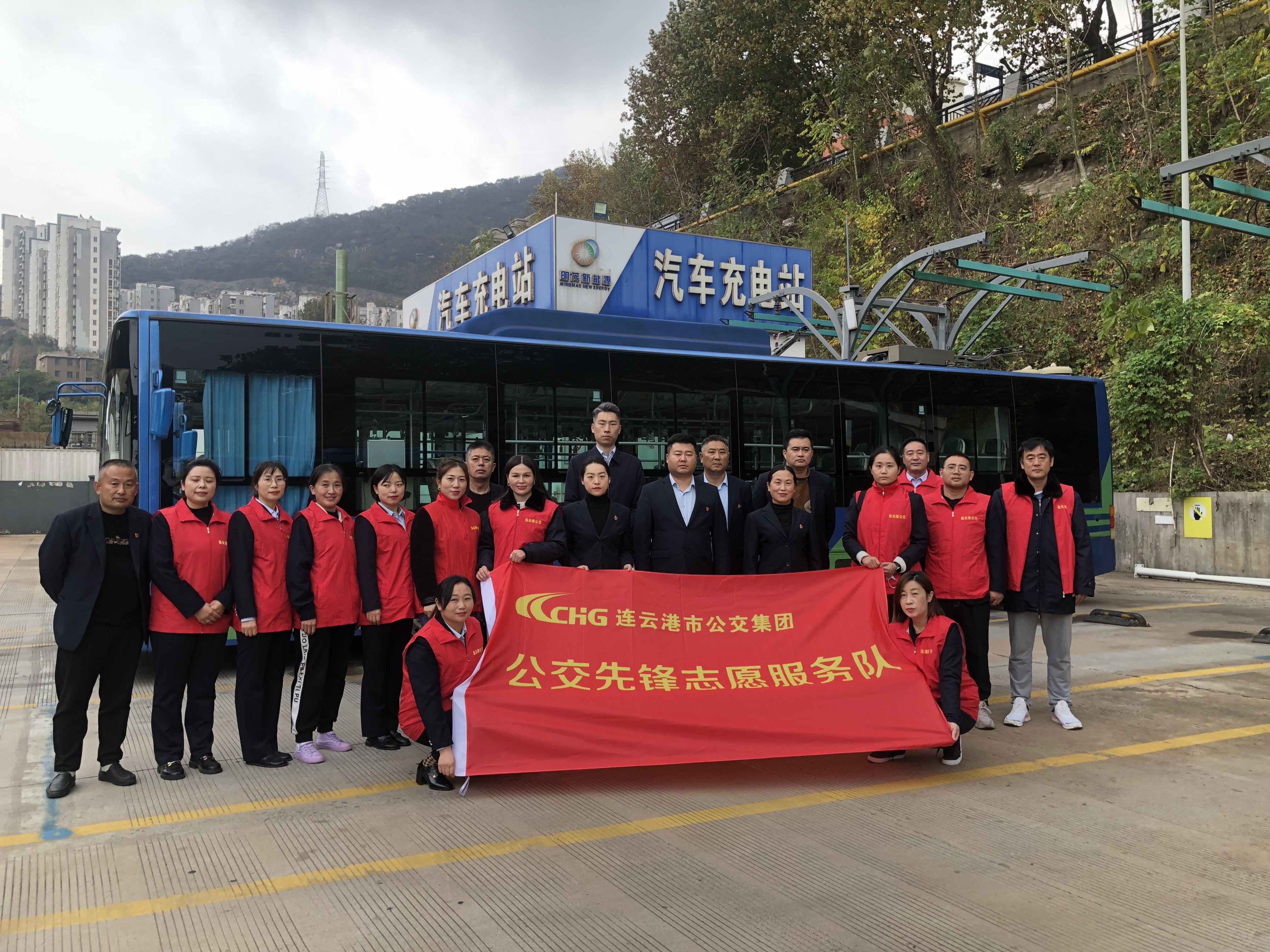 公交集團快速公交事業(yè)部組織參觀(guān)連云港老街歷史文化館