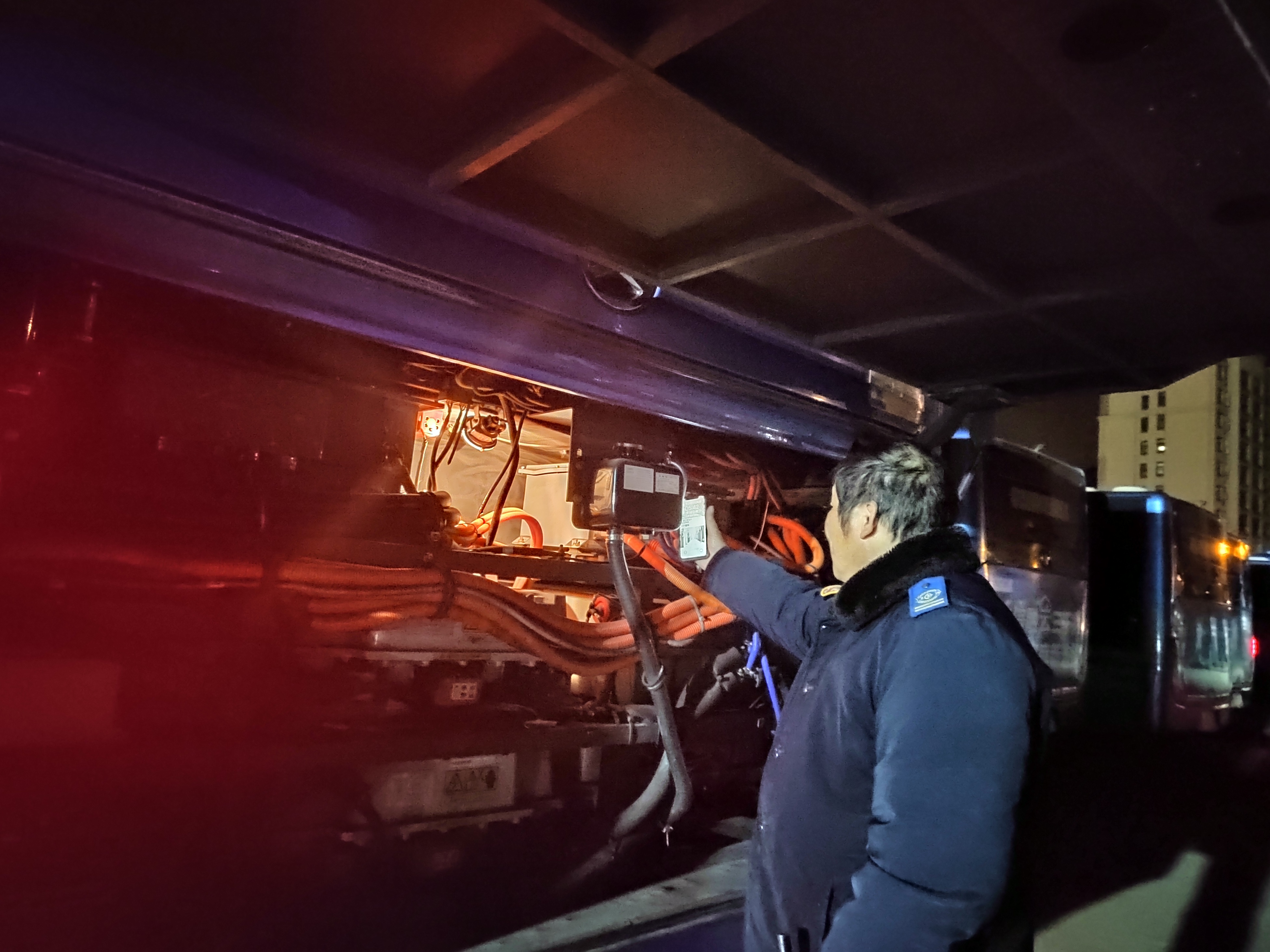 公交集團公交事業(yè)二部做好低溫惡劣天氣應對工作