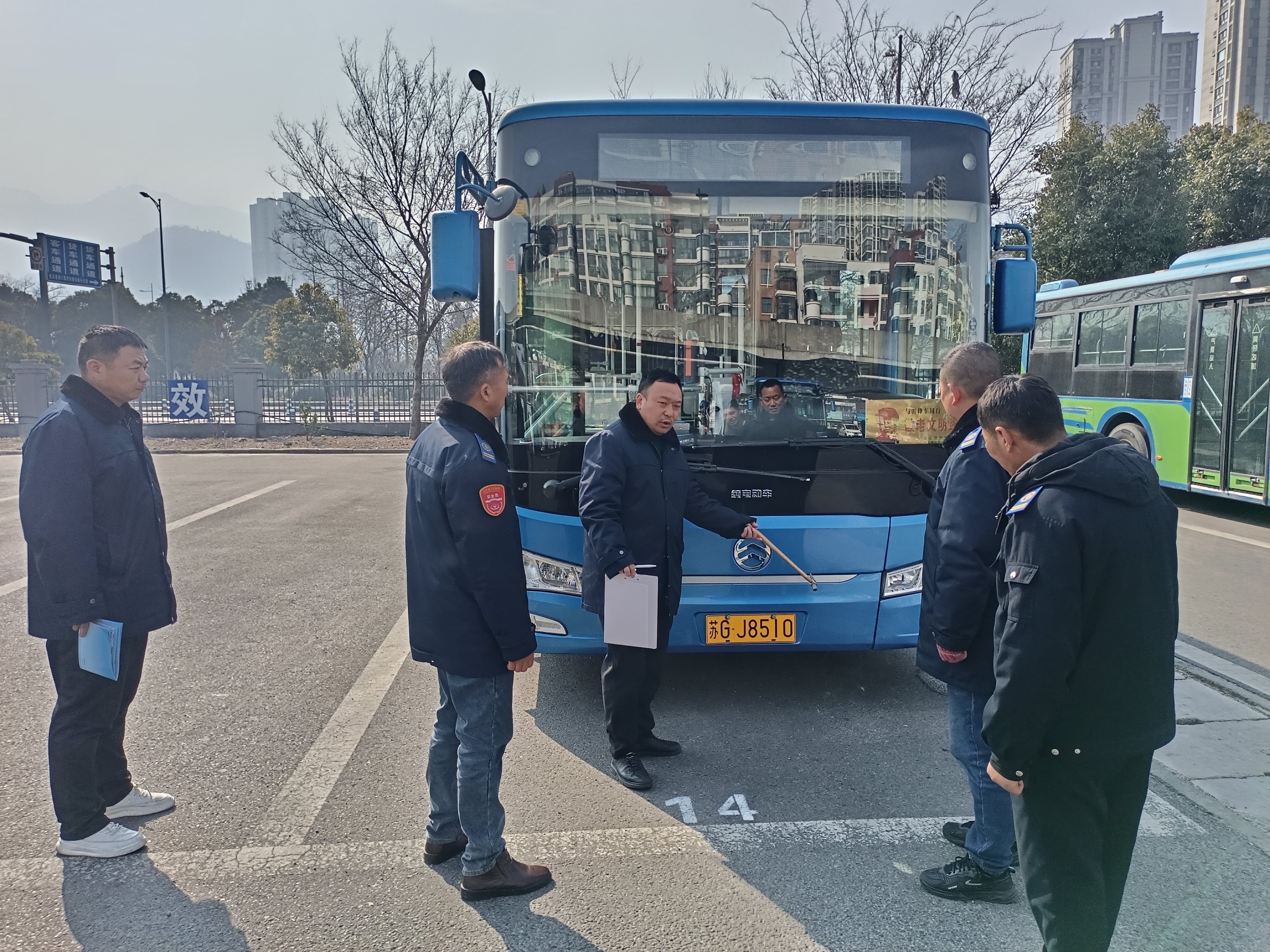 公交集團公交事業(yè)二部開(kāi)展駕駛員操作技能競賽考核專(zhuān)題培訓