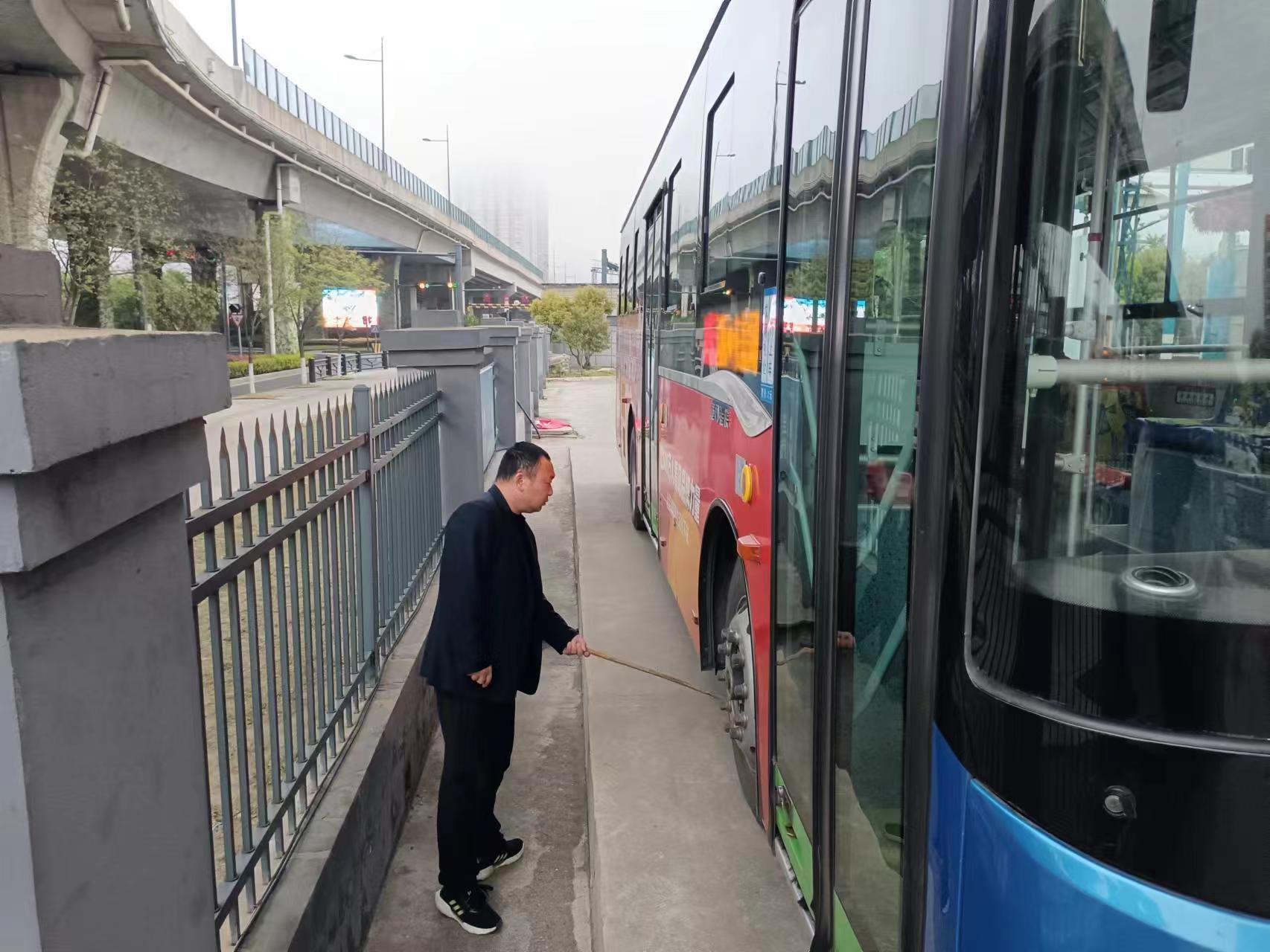 公交集團公交事業(yè)二部積極做好公交游16路開(kāi)通工作