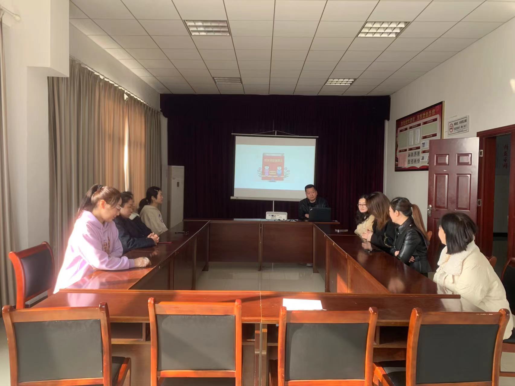 公交機務(wù)技術(shù)事業(yè)部開(kāi)展女職工普法宣傳 活動(dòng)——學(xué)習《婦女權益保障法》