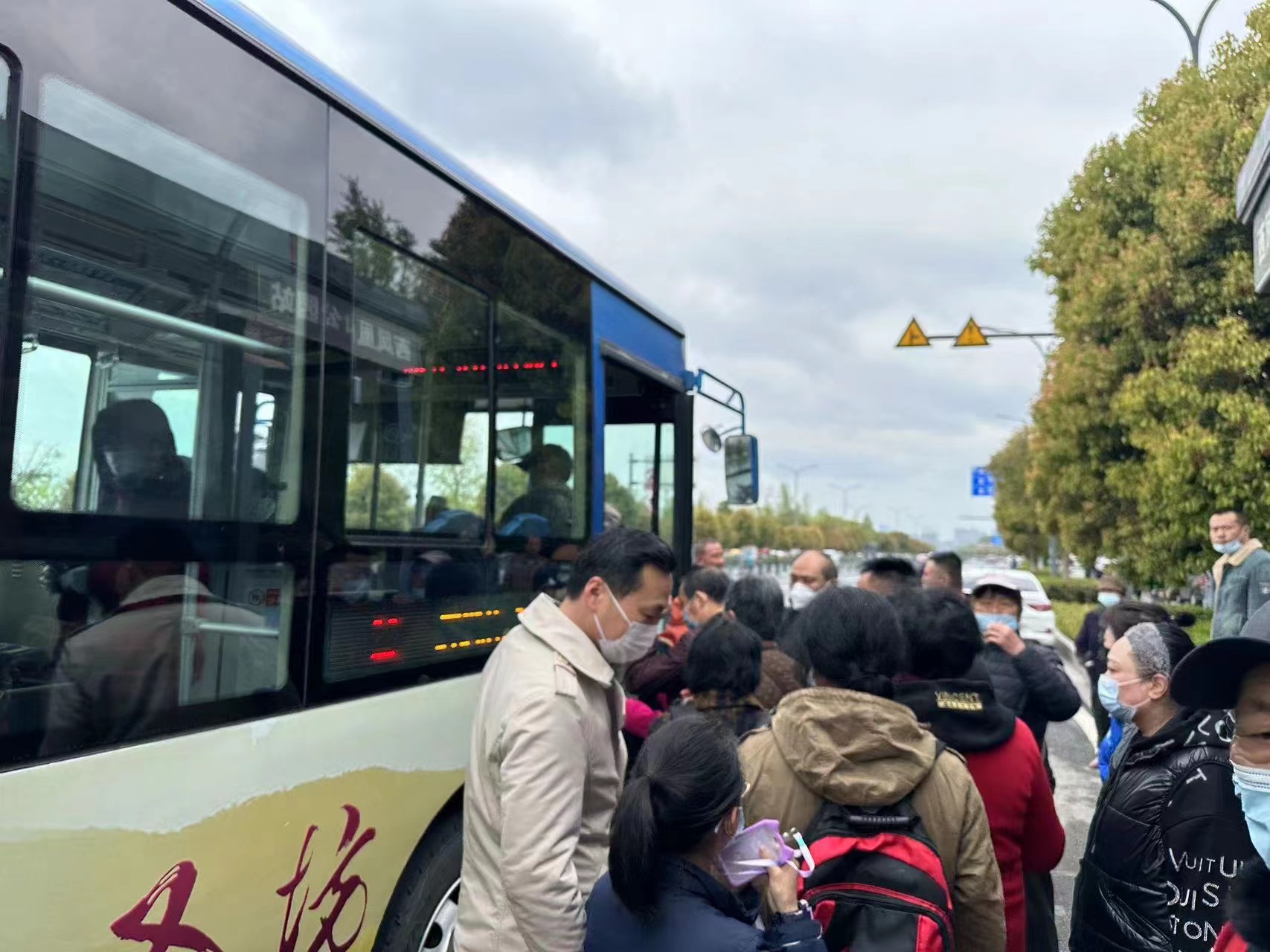 逛廟會(huì )賞民俗 公交保障顯擔當