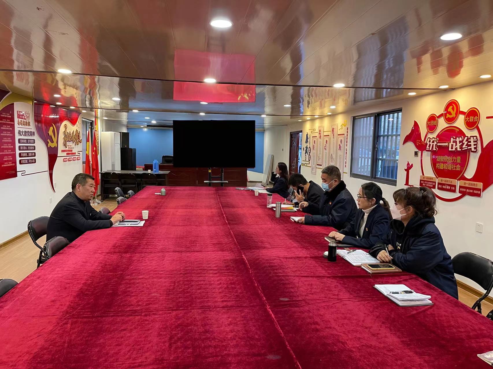 公交集團公交事業(yè)一部召開(kāi)理論中心組專(zhuān)題會(huì )傳達學(xué)習第二十屆中央委員會(huì )第二次會(huì )議