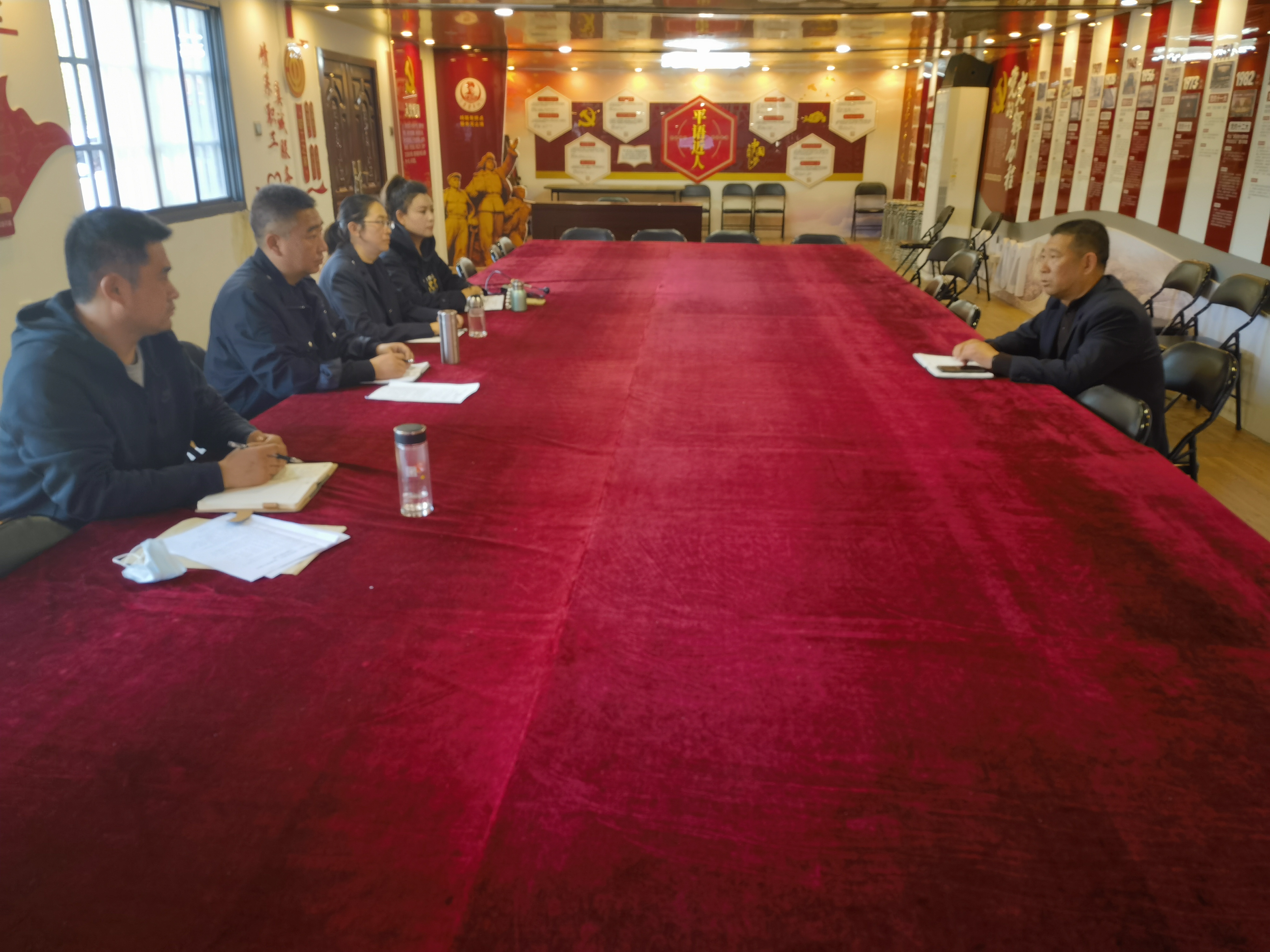 公交集團公交事業(yè)一部召開(kāi)理論中心組專(zhuān)題會(huì )學(xué)習習近平：加快構建新發(fā)展格局  把握未來(lái)發(fā)展主動(dòng)權