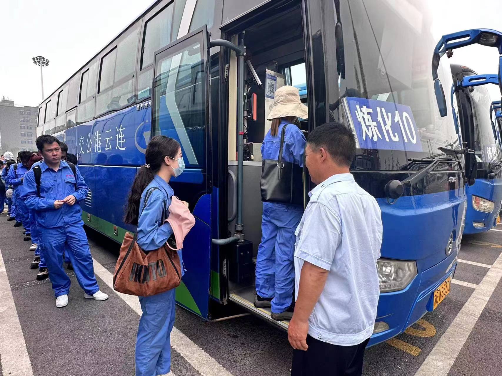 公交集團經(jīng)營(yíng)發(fā)展事業(yè)部開(kāi)展通勤車(chē)場(chǎng)站突擊檢查