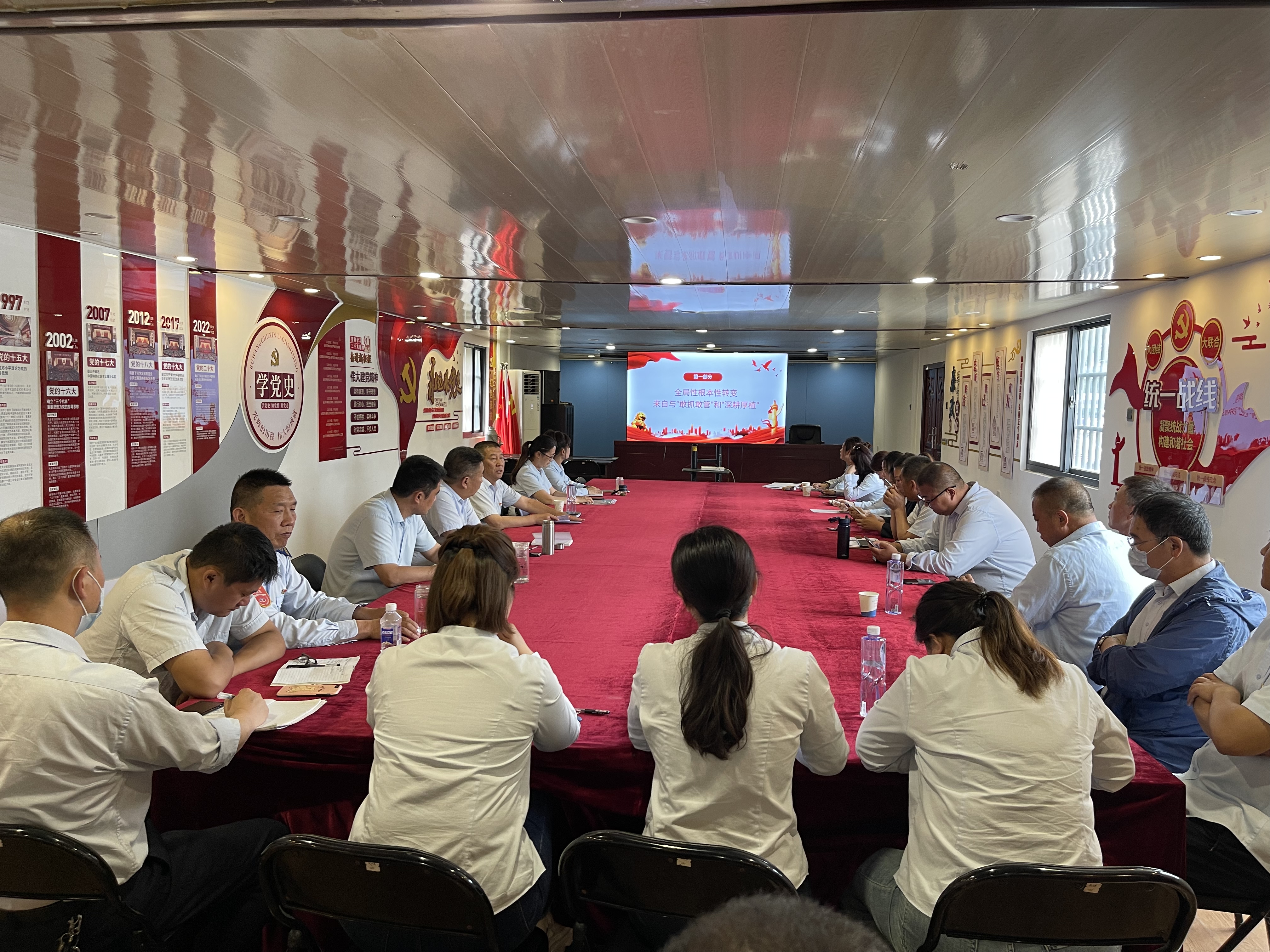 公交集團公交事業(yè)一部黨支部開(kāi)展意識 形態(tài)專(zhuān)題黨課