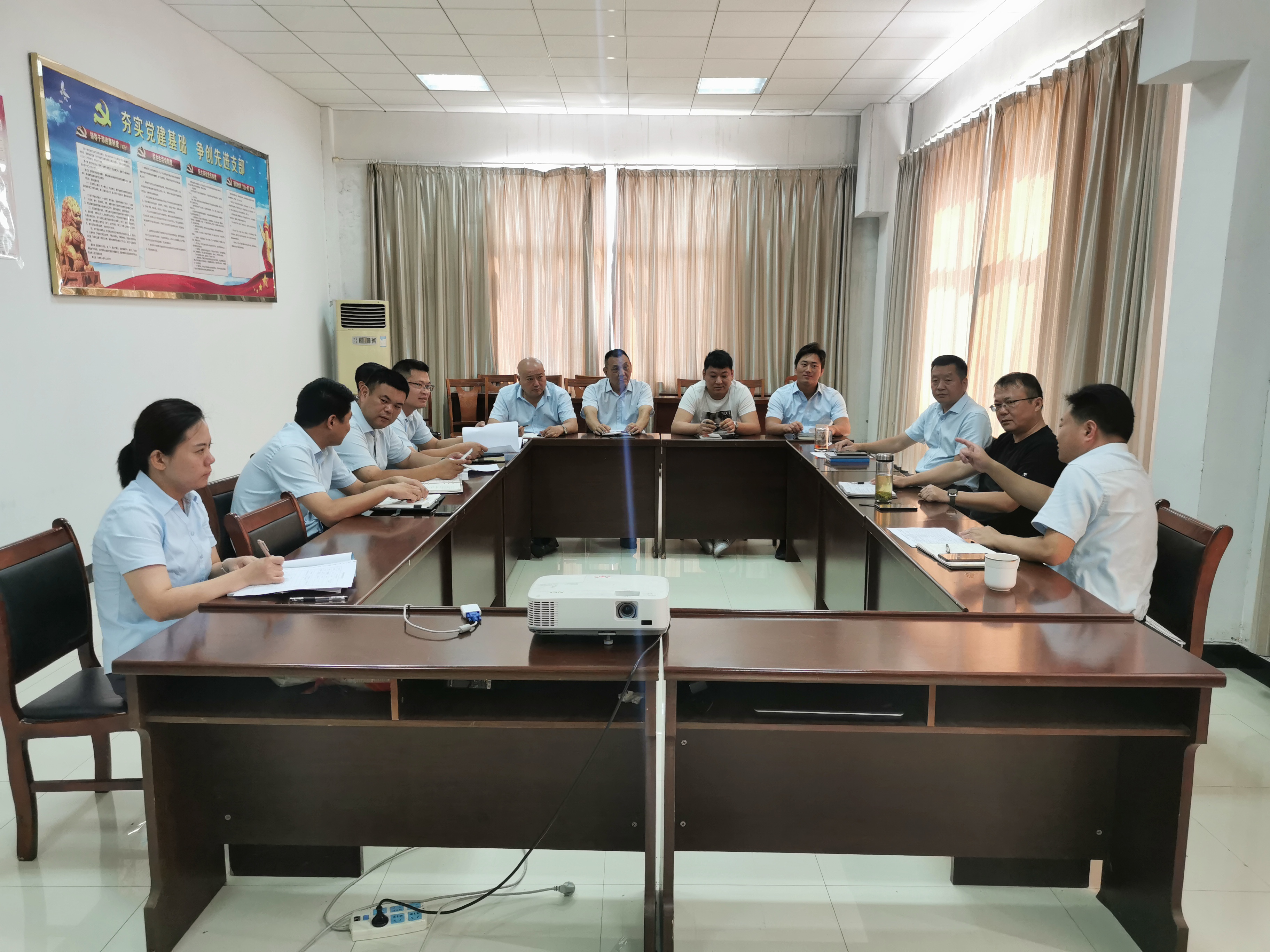 公交集團機務(wù)技術(shù)事業(yè)部召開(kāi)中秋國慶作風(fēng)建設專(zhuān)題會(huì )議