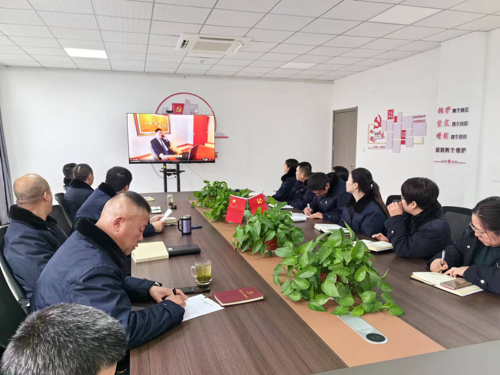 公交集團經(jīng)營(yíng)發(fā)展事業(yè)部組織觀(guān)看專(zhuān)題警示教育片