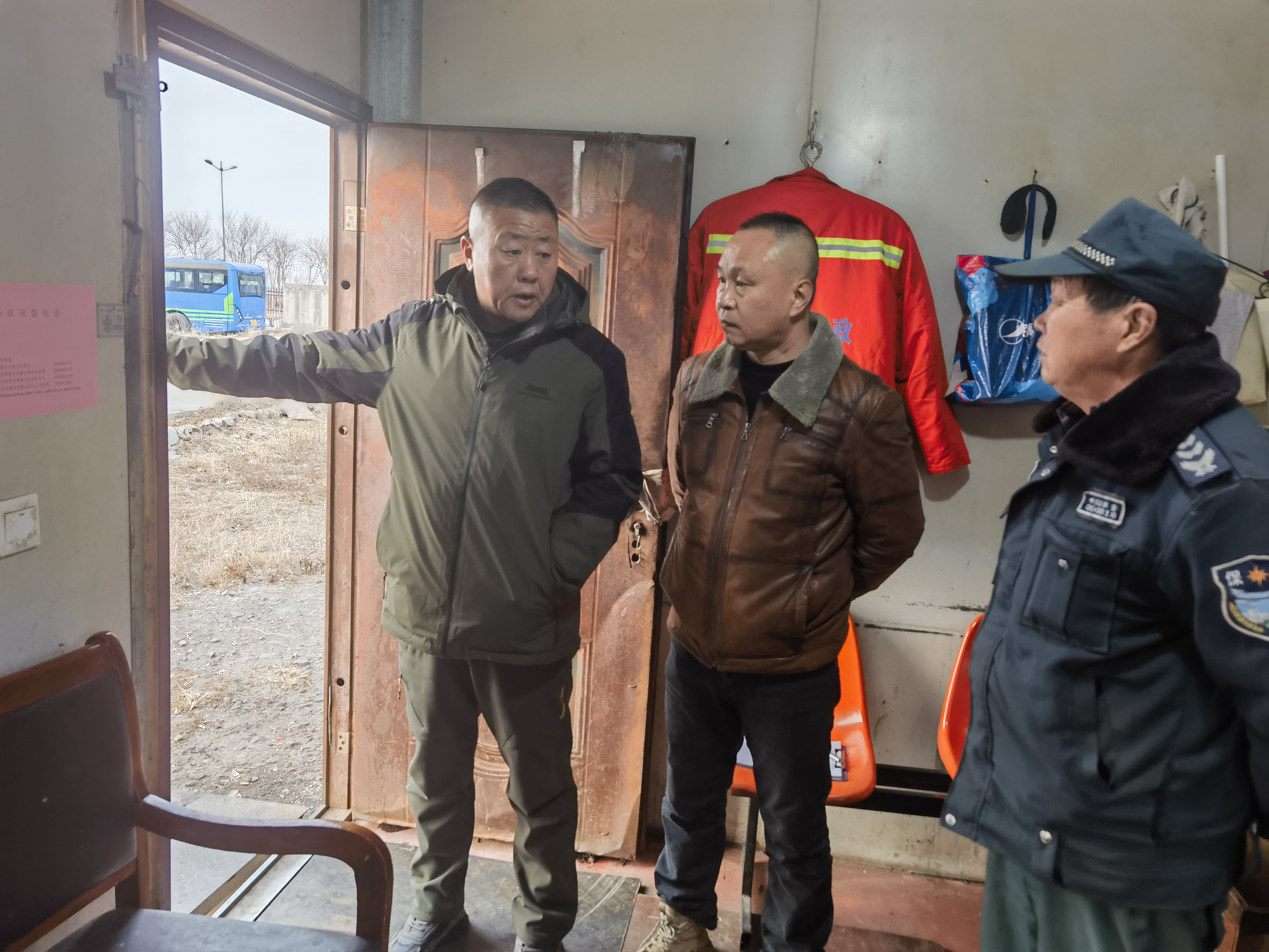 公交集團經(jīng)營(yíng)發(fā)展事業(yè)部開(kāi)展冬春火災風(fēng)險隱患排查工作，確保消防安全