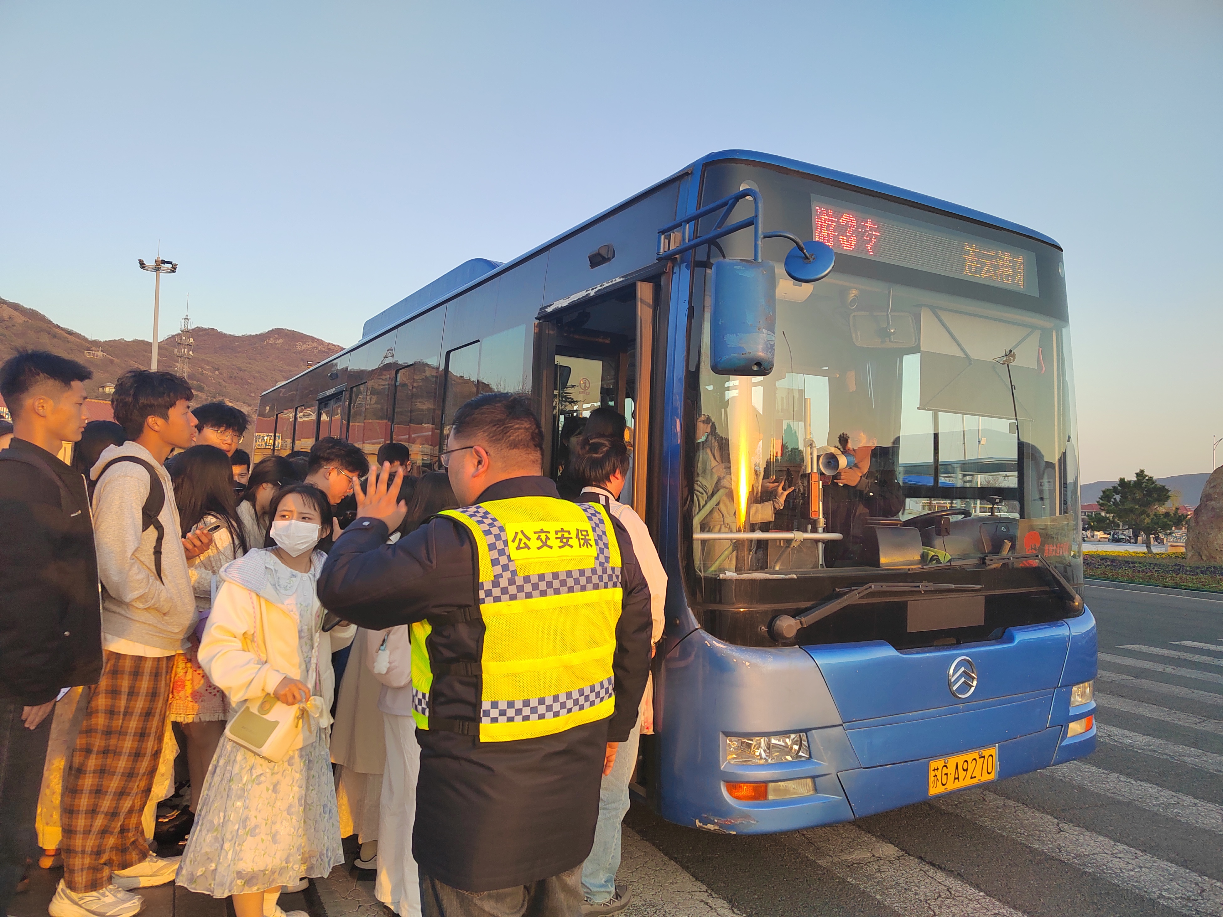 公交集團圓滿(mǎn)完成2025年清明小長(cháng)假運輸保障任務(wù)
