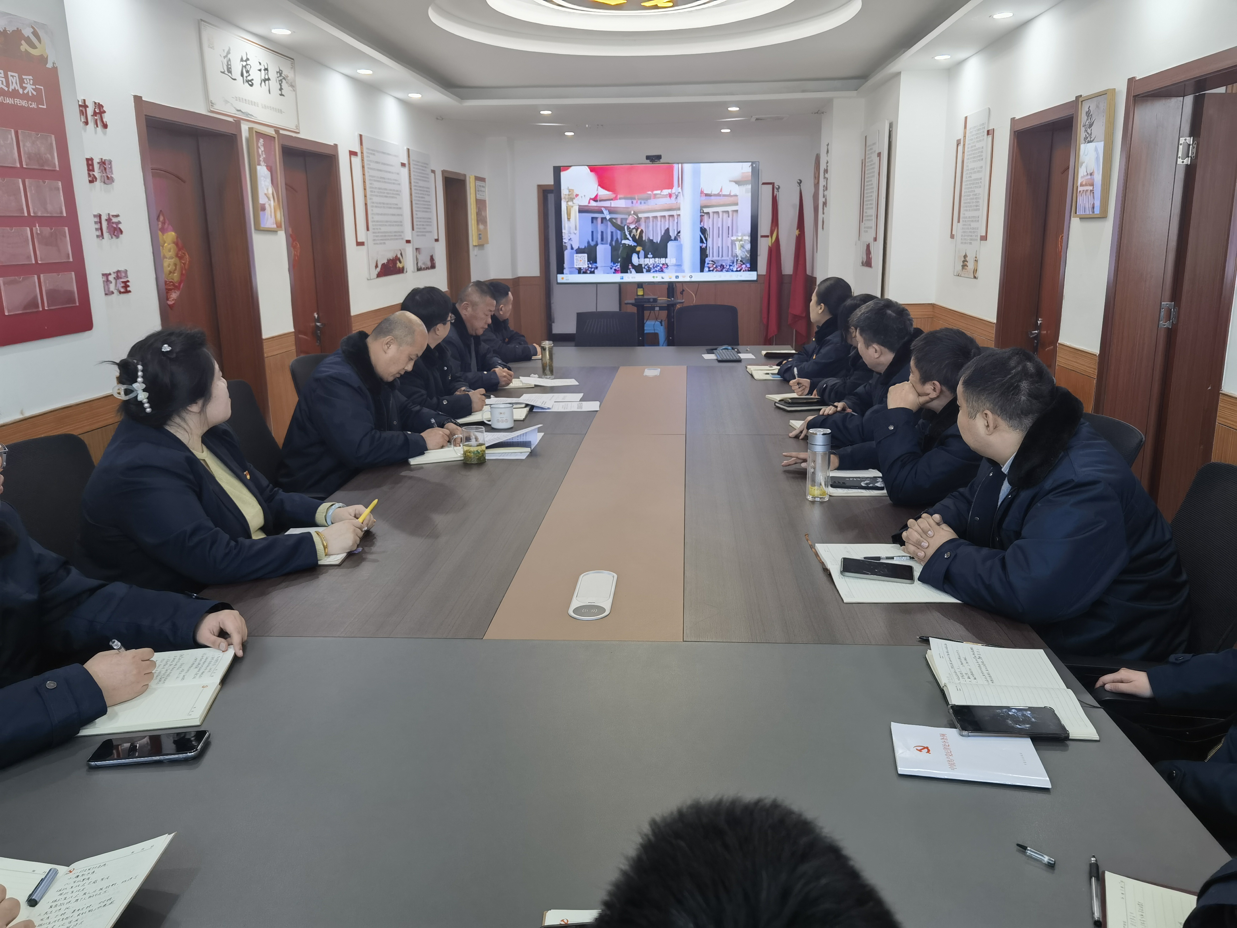 觀(guān)《向新出發(fā)》，砥礪奮進(jìn)開(kāi)新局