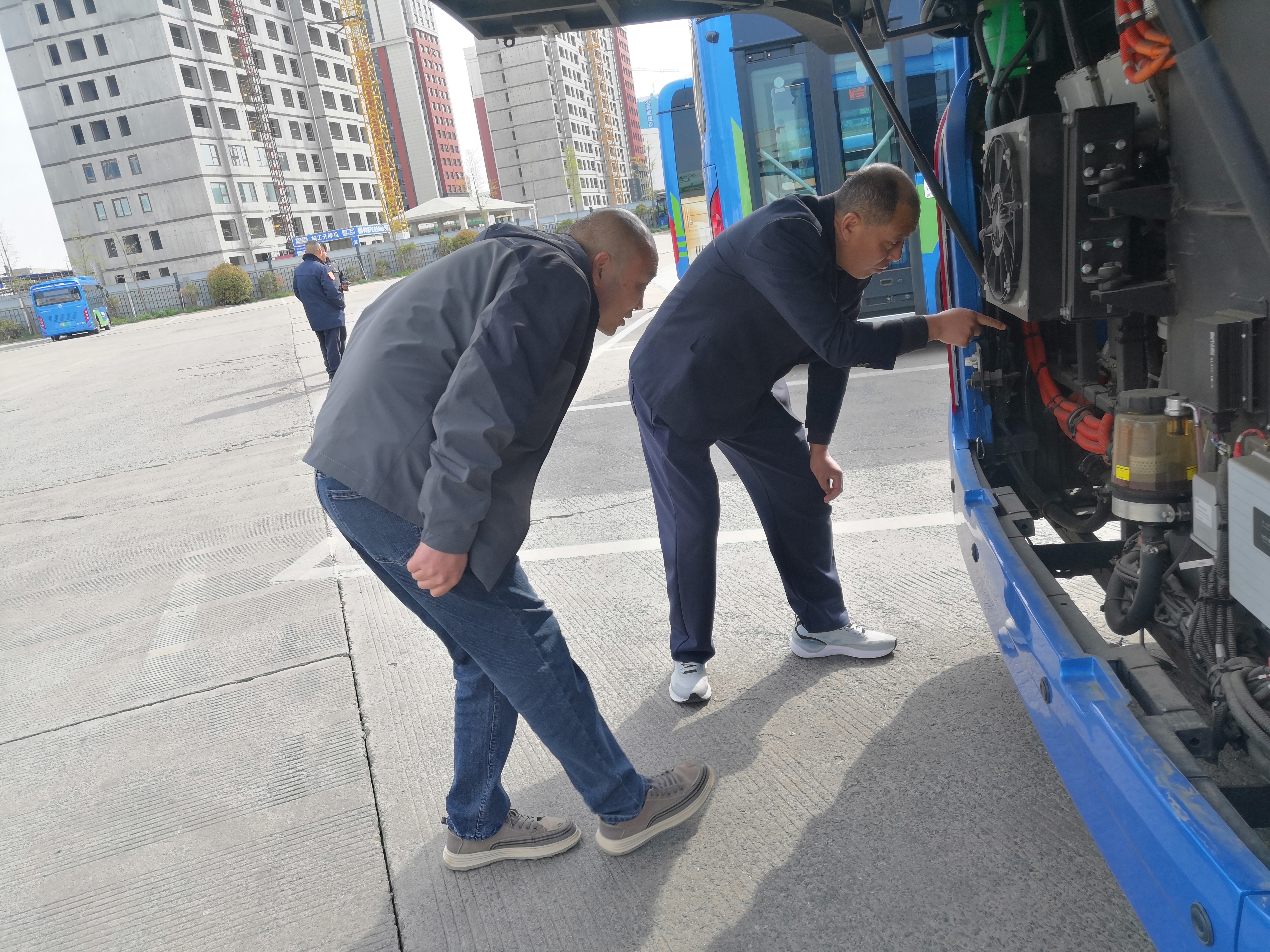 快速公交開(kāi)展清明節前安全生產(chǎn)大檢查