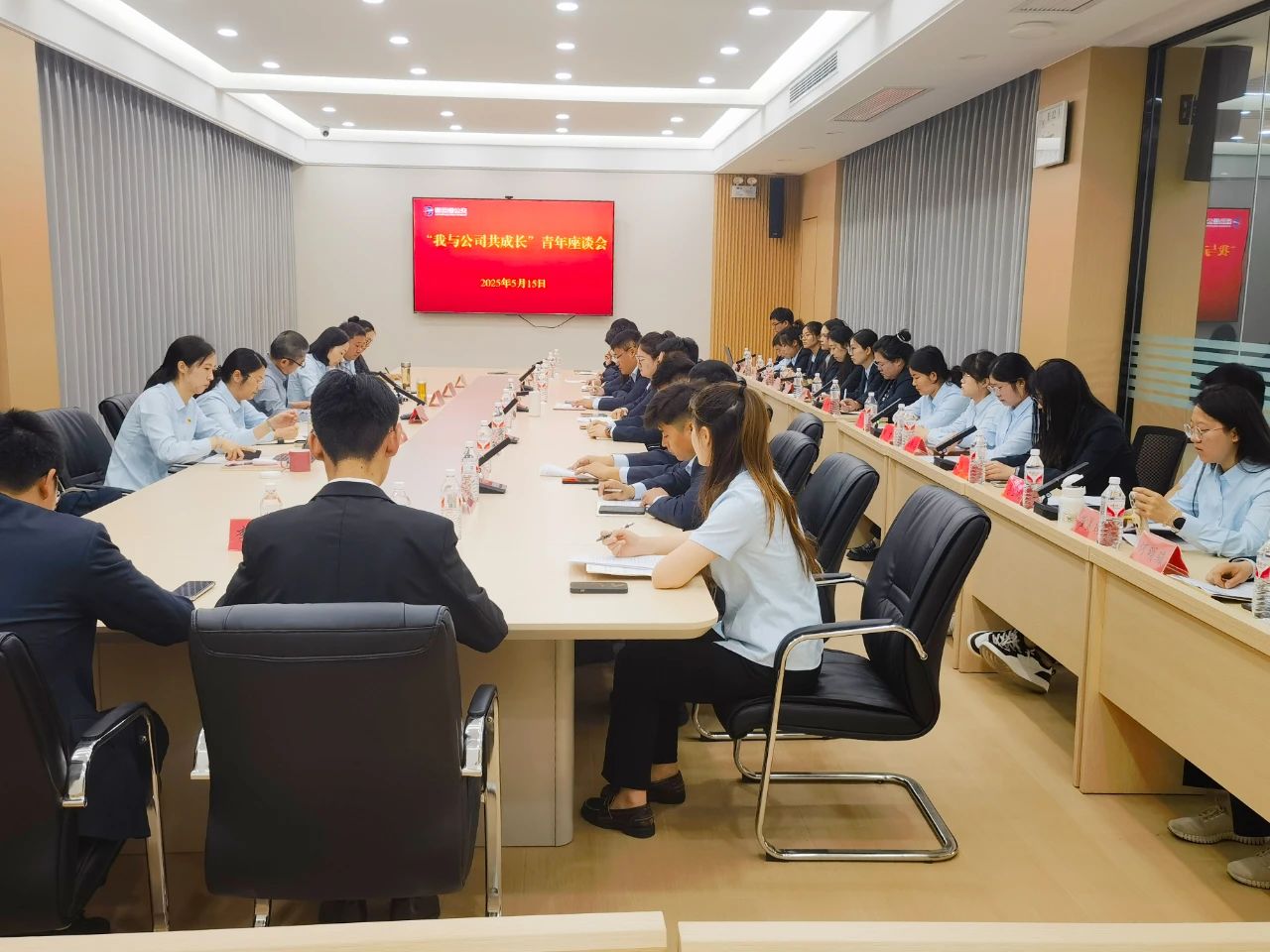 公交集團“我與公司共成長(cháng)”青年座談會(huì ) 順利召開(kāi)