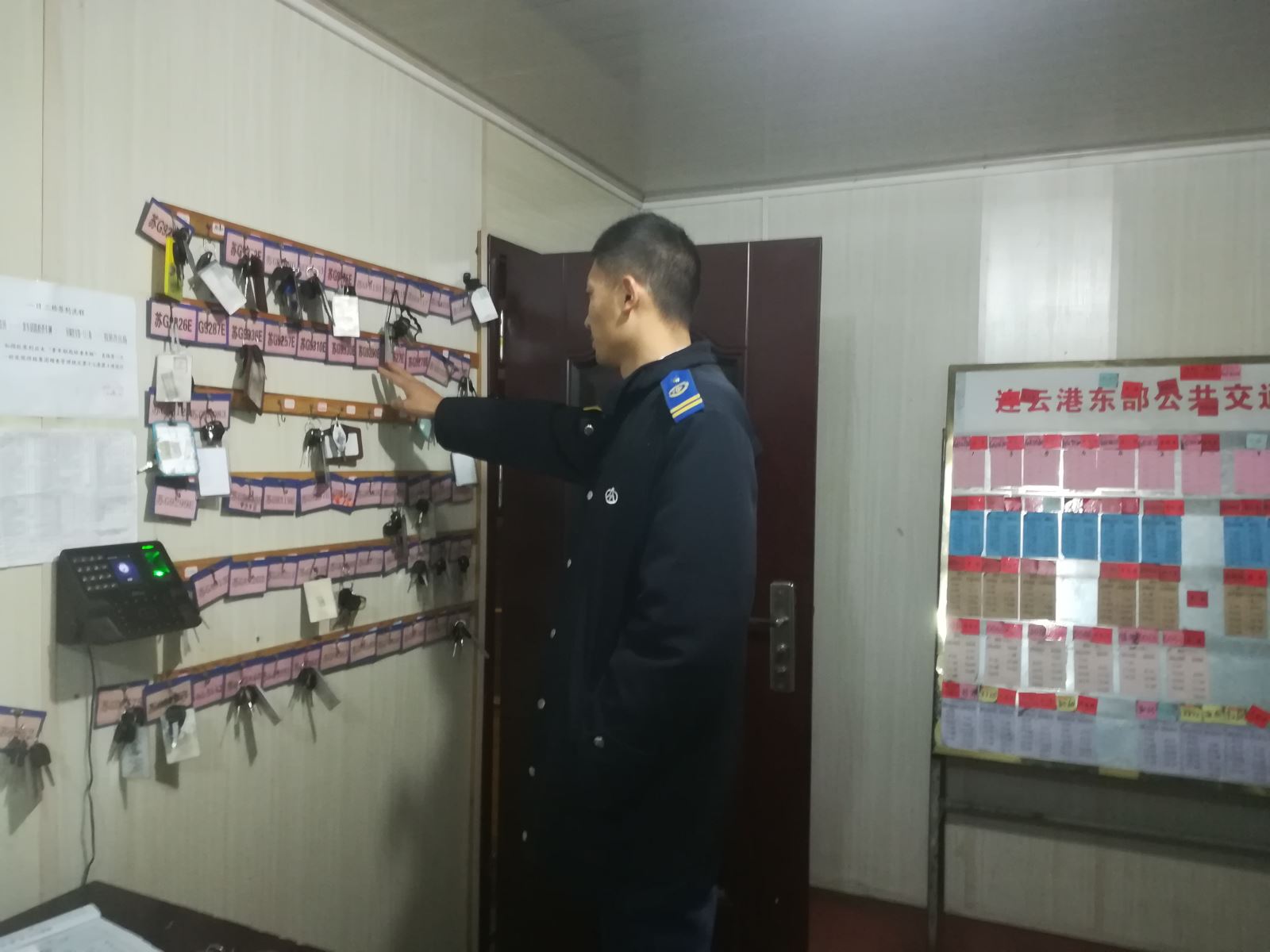 公交集團東部公司持續開(kāi)展場(chǎng)站夜間專(zhuān)項檢查