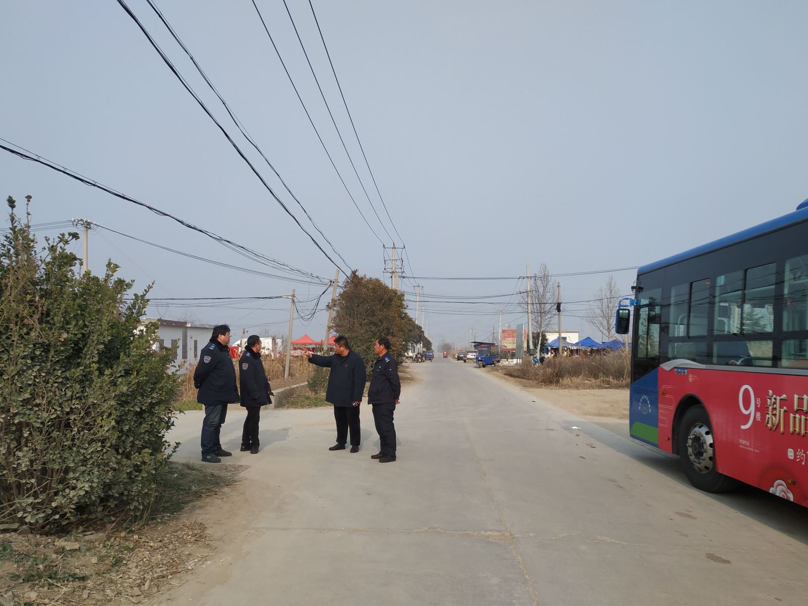 公交集團公交事業(yè)二部開(kāi)展鳳凰村專(zhuān)線(xiàn)實(shí)地調研 保安全行車(chē)