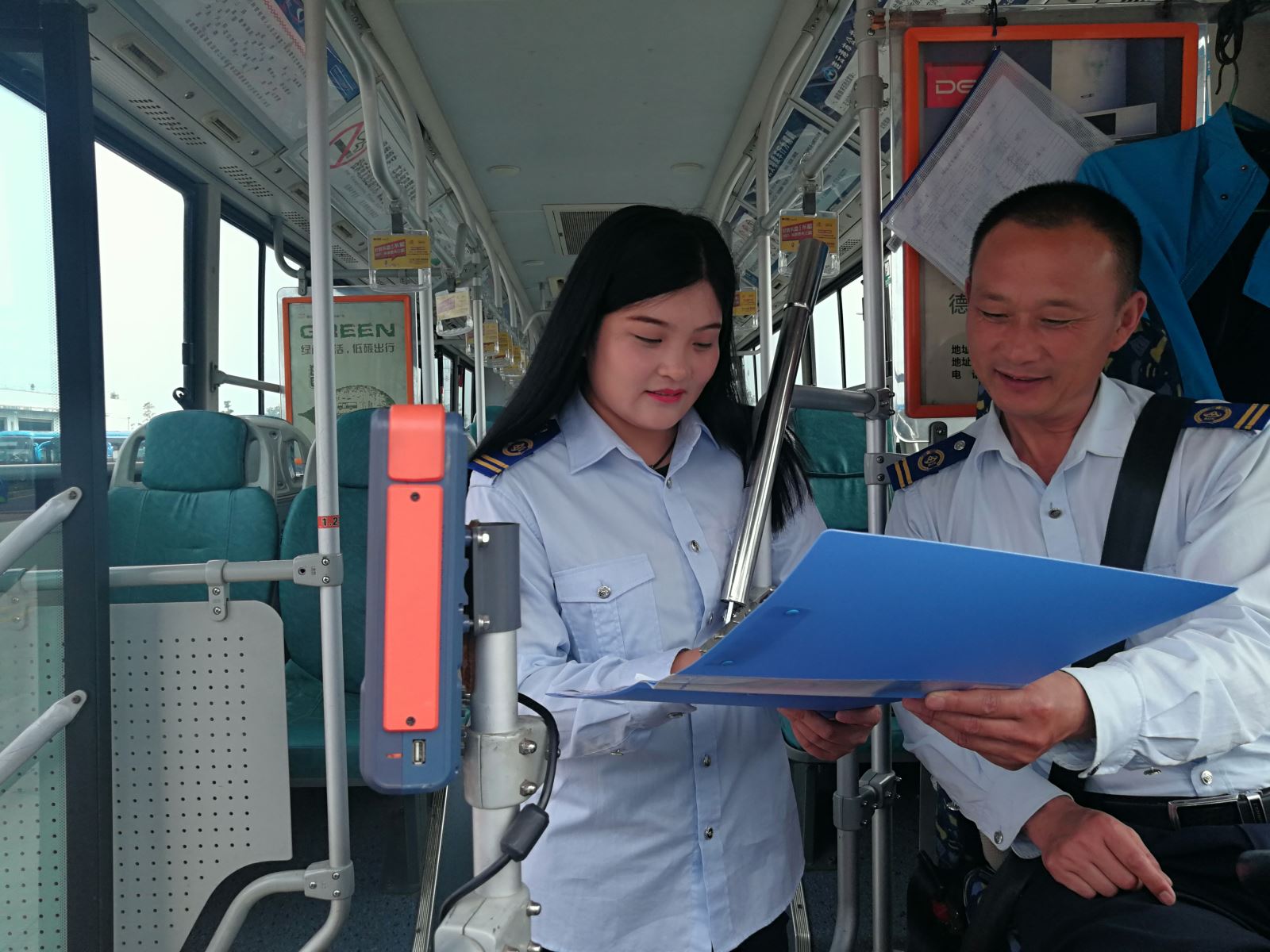 公交集團快速公交事業(yè)部深入開(kāi)展創(chuàng  )文工作