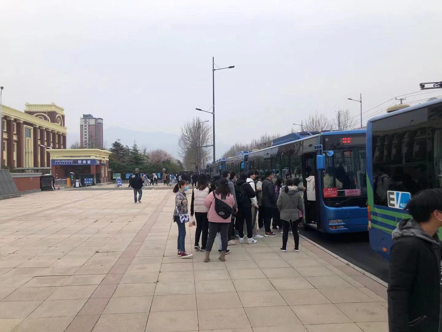 快速公交事業(yè)部圓滿(mǎn)完成江蘇財會(huì )職業(yè)學(xué)院定制公交運輸任務(wù)