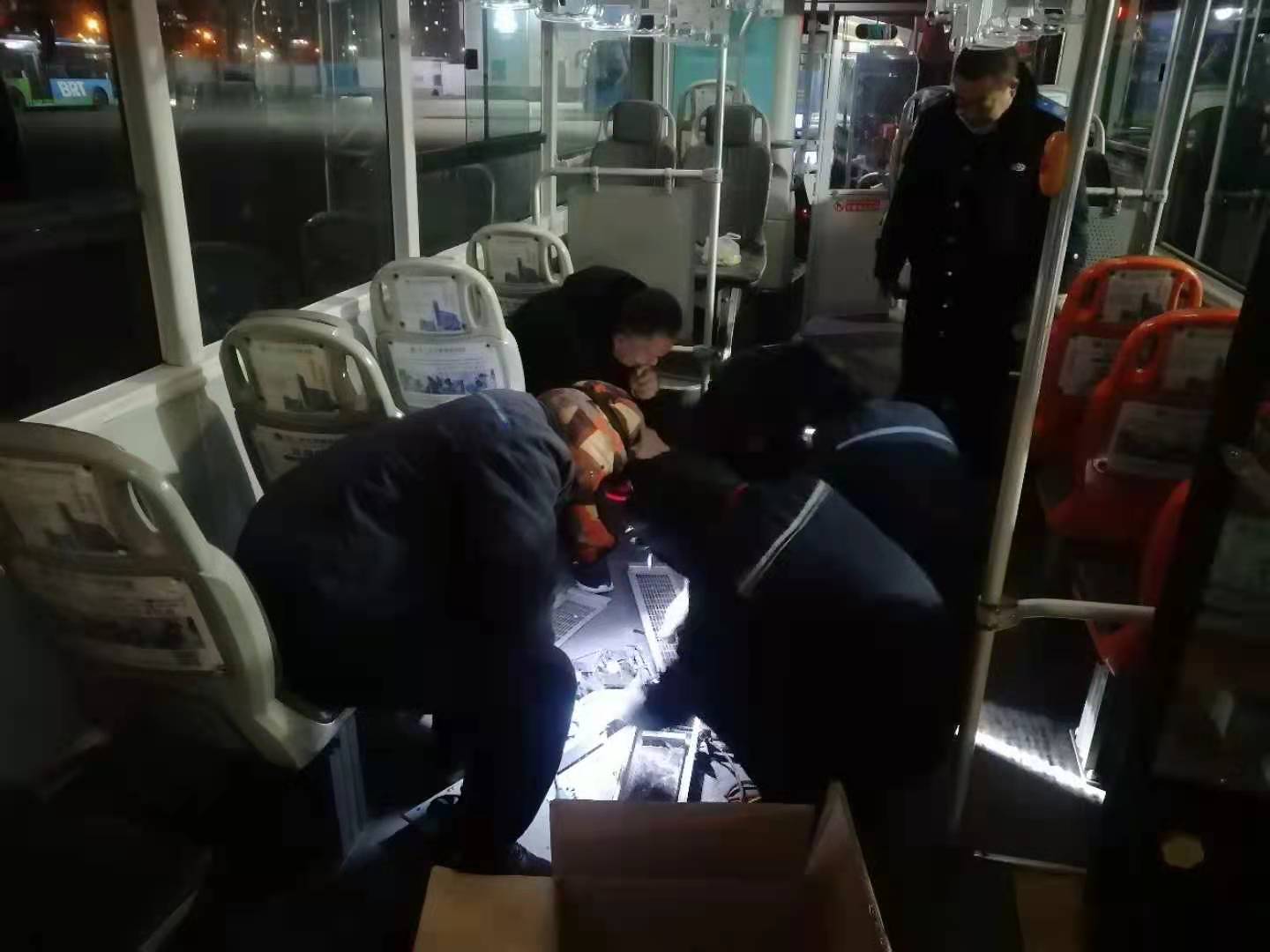 快速公交事業(yè)部對燃氣車(chē)輛暖風(fēng)機進(jìn)行集中整改