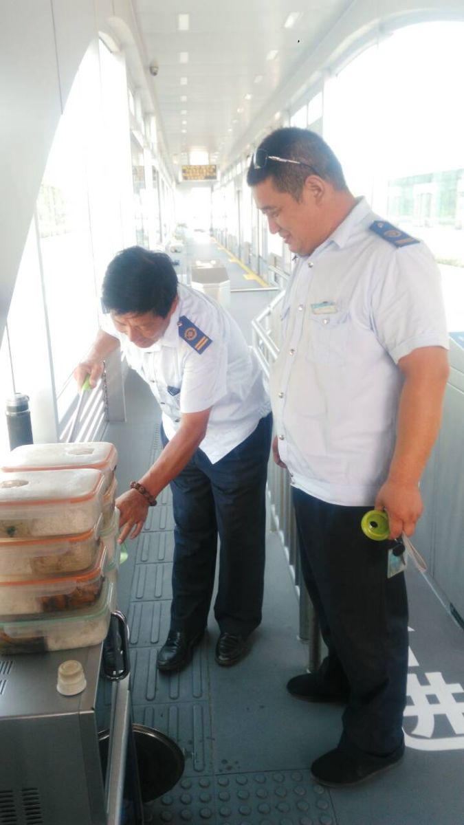 公交快速公司開(kāi)展 “送一碗綠豆湯，清涼一個(gè)盛夏”活動(dòng)