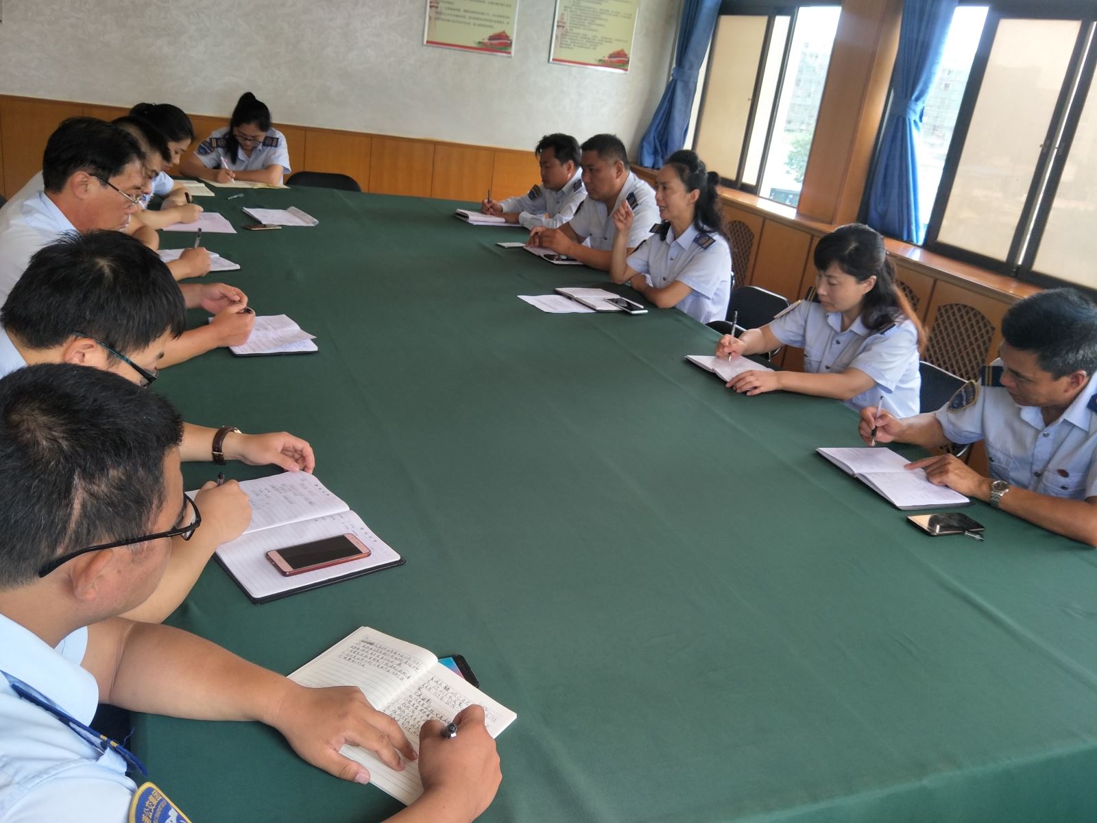 公交集團佳連公司召開(kāi)新能電動(dòng)車(chē)安全隱患排查工作會(huì )議