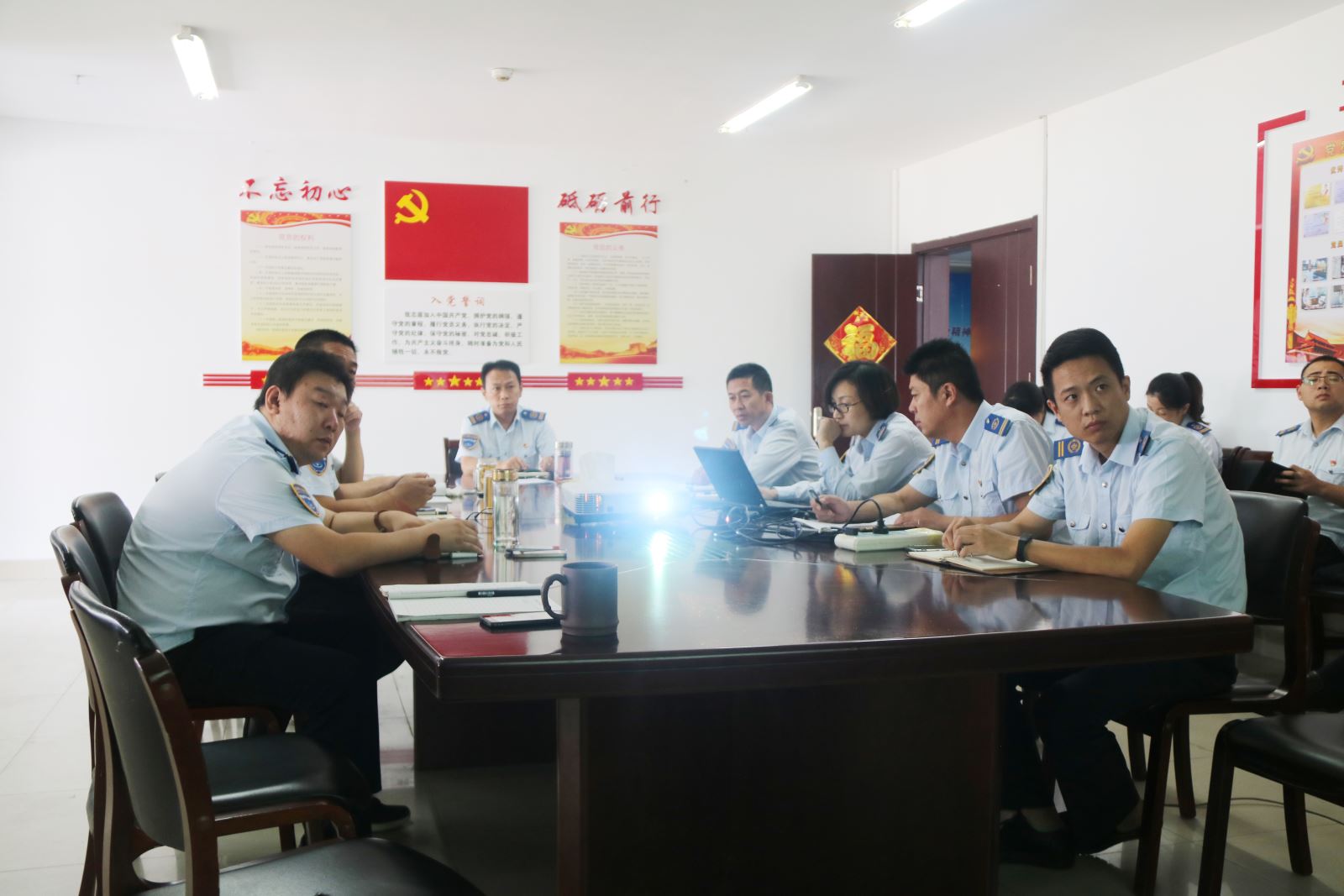 公交集團快速公司召開(kāi)2018年經(jīng)濟分析會(huì )