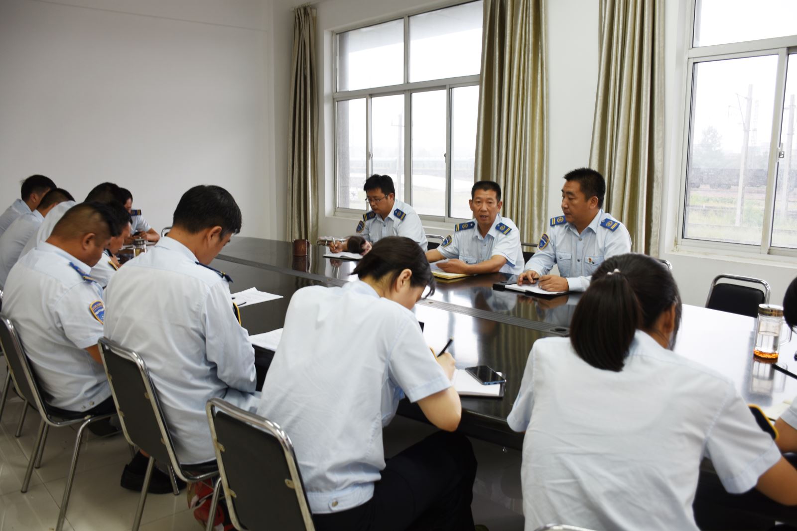 公交集團東部公司開(kāi)展廉政約談專(zhuān)題會(huì )議