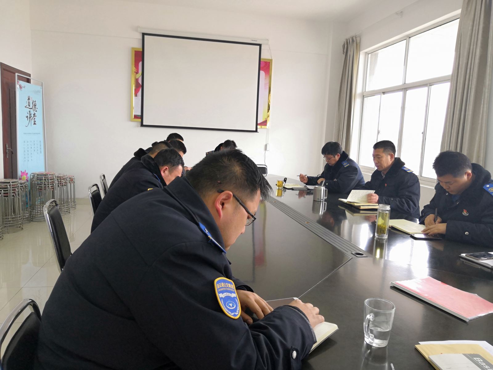 公交集團公交事業(yè)二部召開(kāi)“兩會(huì )”安全生產(chǎn)專(zhuān)題會(huì )