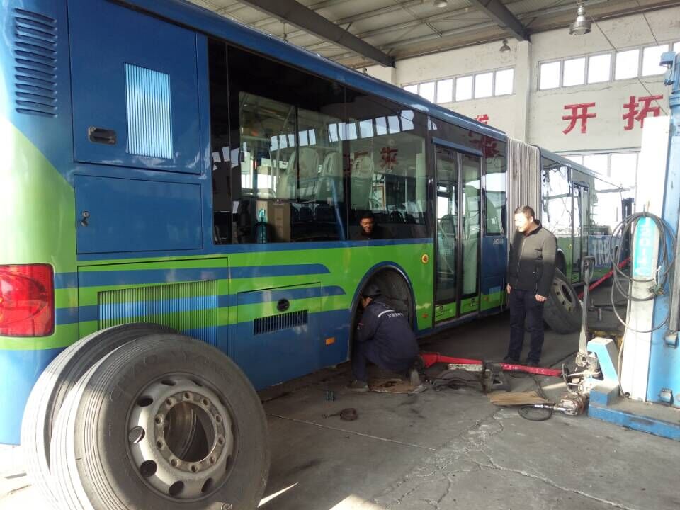 公交快速公司開(kāi)展天燃氣車(chē)輛集中保養工作
