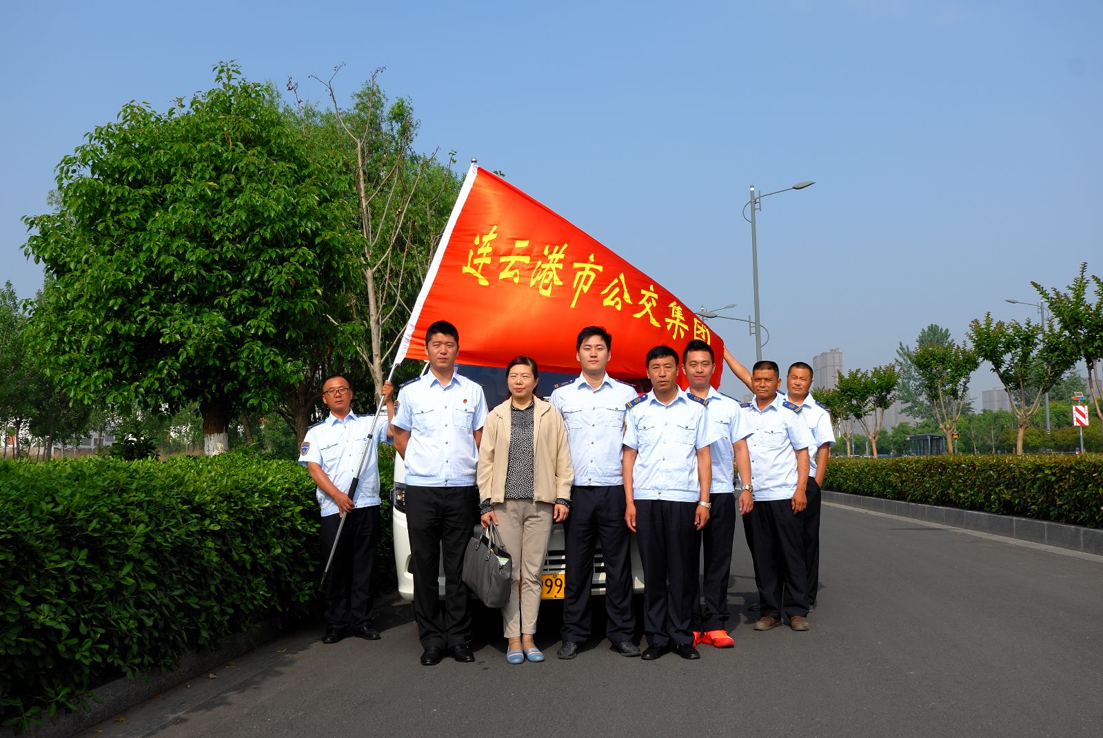 公交集團“愛(ài)心送考”車(chē) 為高考考生保駕護航