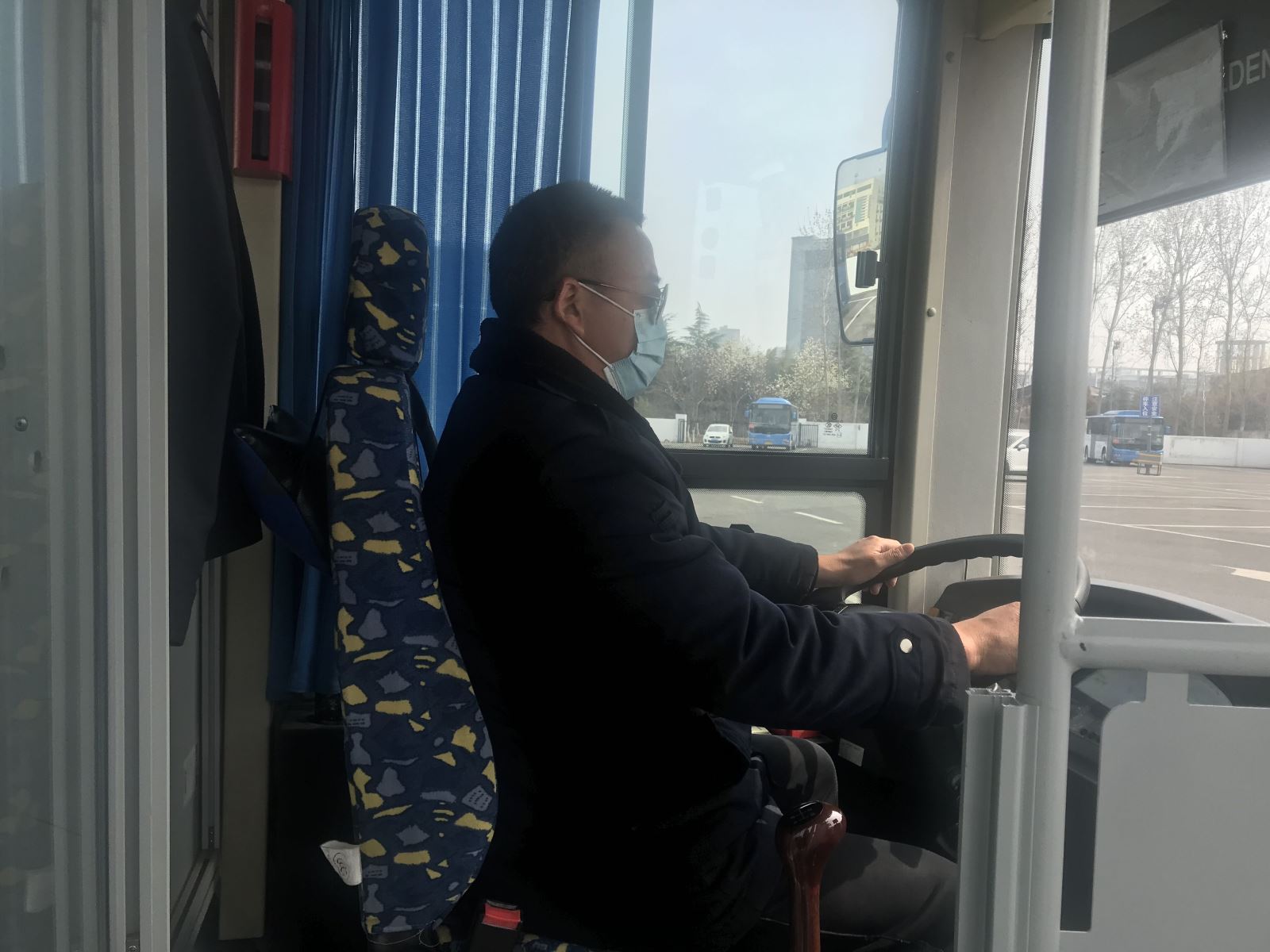 公交集團公交事業(yè)一部17路駕駛員時(shí)明雪 拾金不昧受表?yè)P