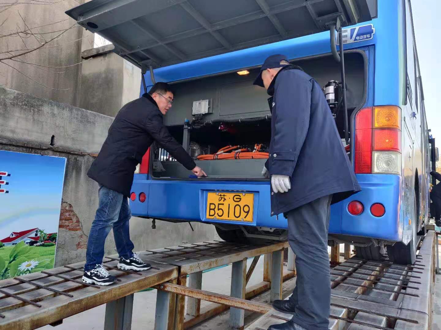 公交集團公交事業(yè)一部開(kāi)展車(chē)輛安全機務(wù)隱患大排查活動(dòng)