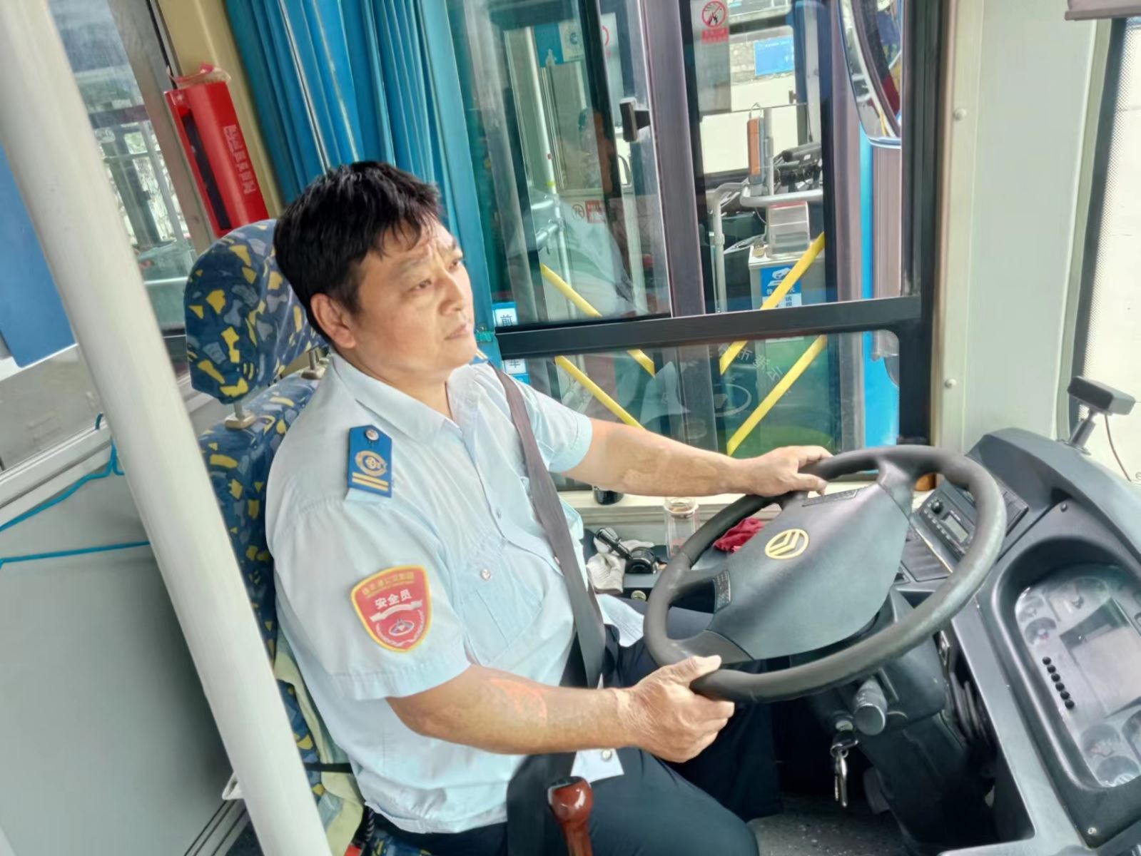 公交事業(yè)一部119路駕駛員武可華拾到手機及時(shí)歸還獲稱(chēng)贊