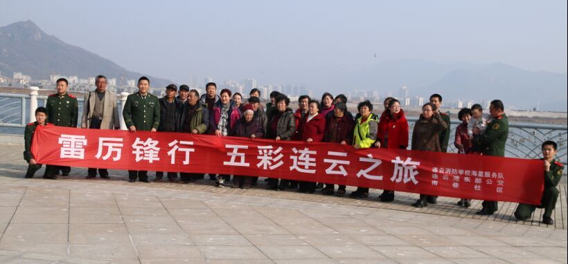 公交東部公司攜手連云消防、南巷社區開(kāi)展“雷歷鋒行 五彩連云之旅”活動(dòng)