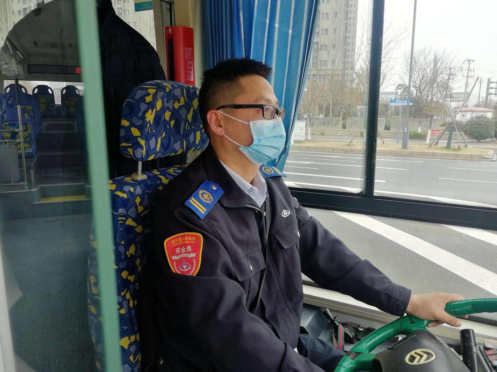 公交集團公交事業(yè)一部20路駕駛員成剛 拾金不昧獲表?yè)P