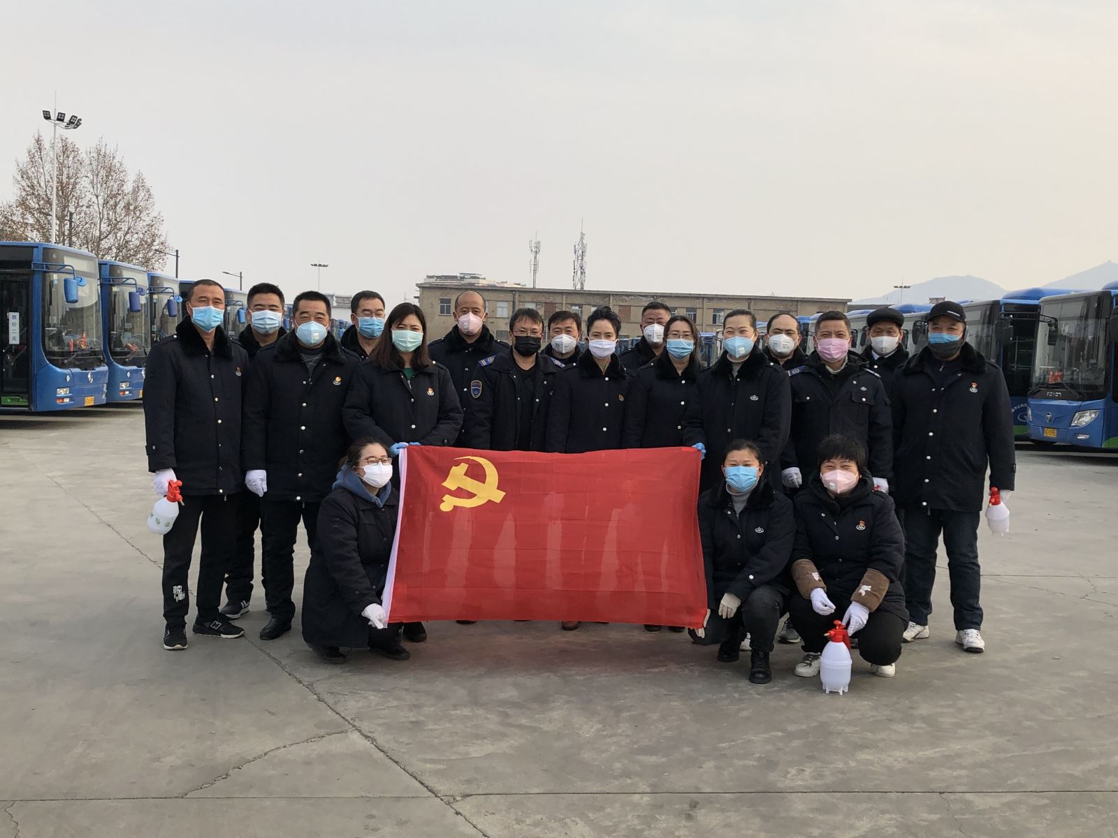 堅守一線(xiàn)，用行動(dòng)譜寫(xiě)了一曲“愛(ài)的奉獻”