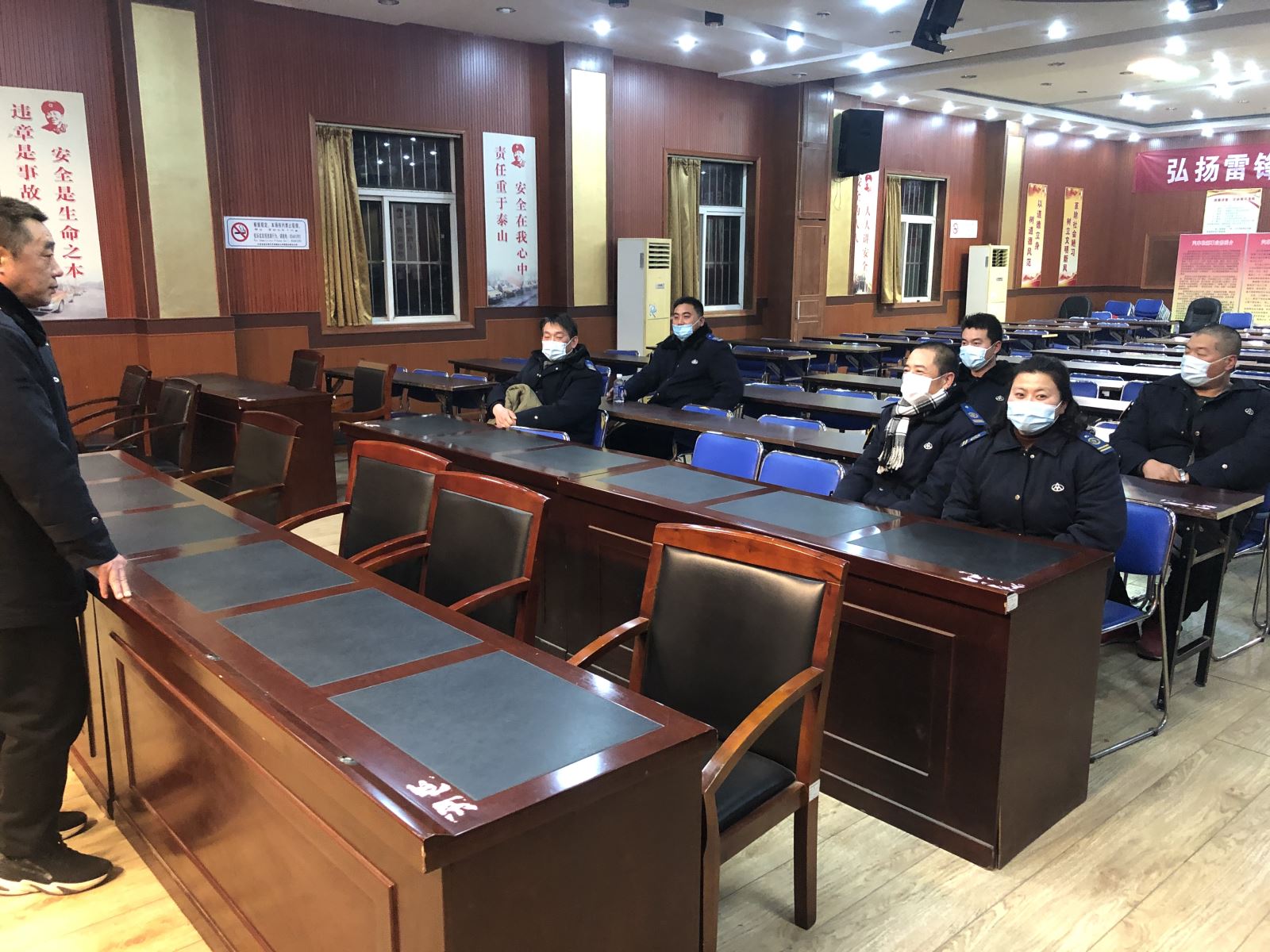 公交事業(yè)一部召開(kāi)“安全合格班組”專(zhuān)項會(huì )議