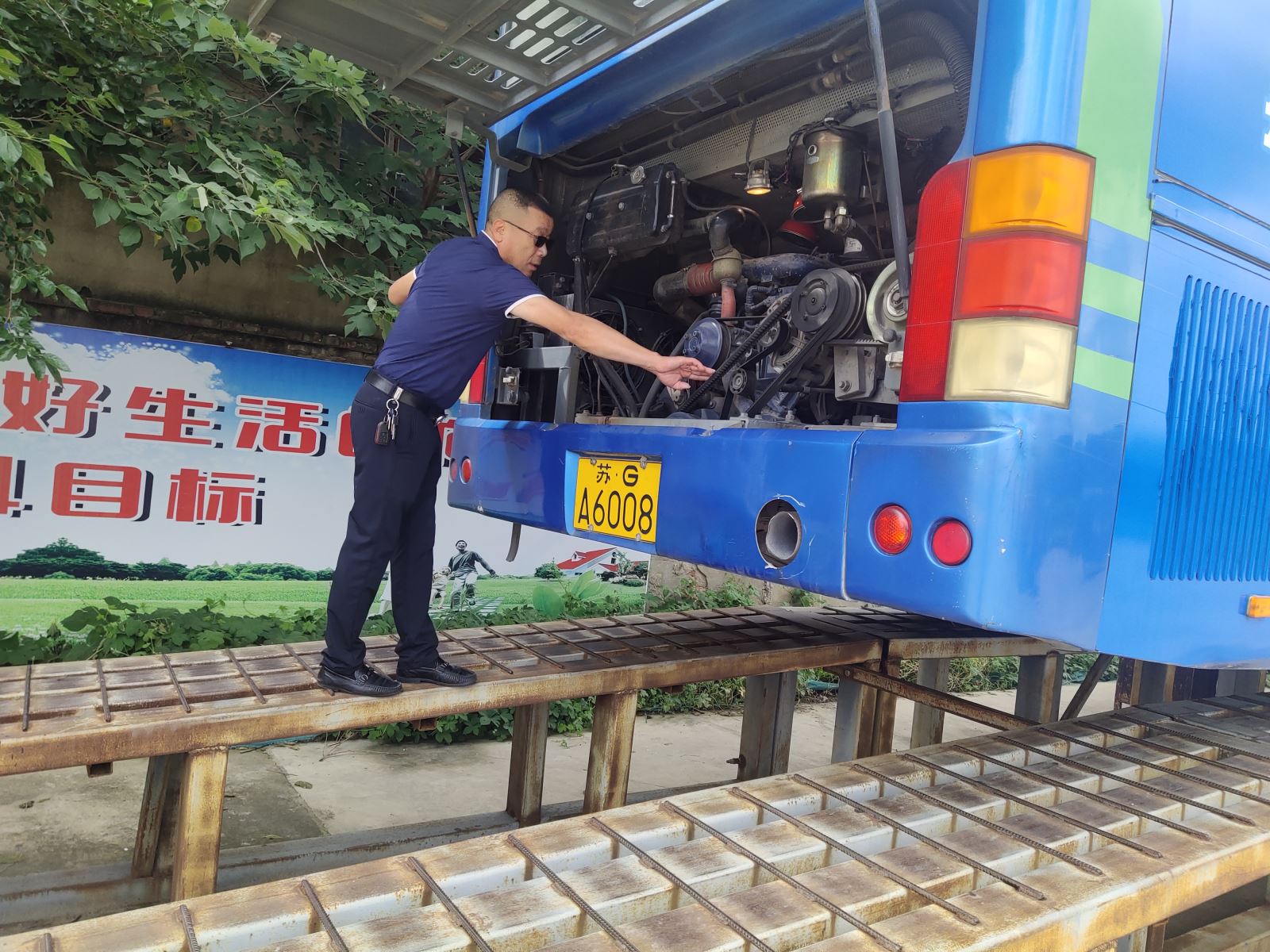 公交事業(yè)一部開(kāi)展公交車(chē)輛例保全面大檢查