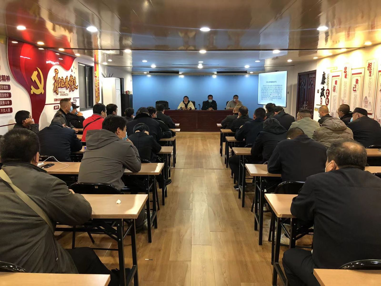 安全常抓常在——公交集團公交事業(yè)一部組織召開(kāi)安全教育培訓會(huì )