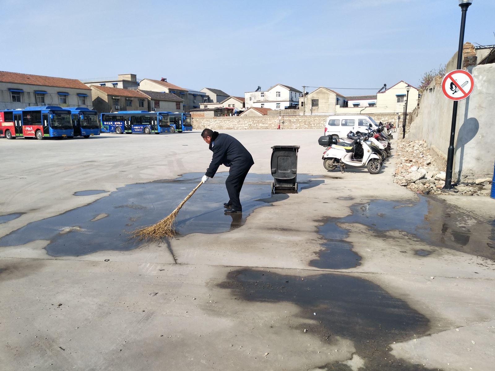 公交集團公交事業(yè)一部積極開(kāi)展創(chuàng  )建衛生城市活動(dòng)