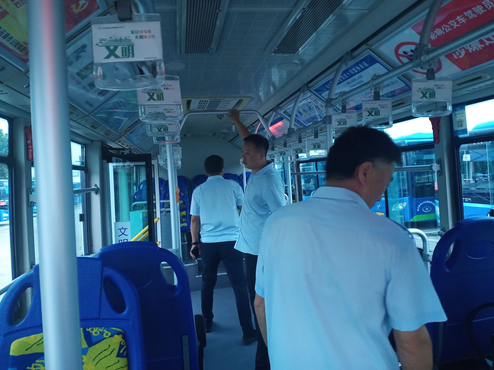 公交集團公交事業(yè)一部加強車(chē)輛出場(chǎng)早檢查  扎實(shí)推進(jìn)創(chuàng  )文工作深入開(kāi)展