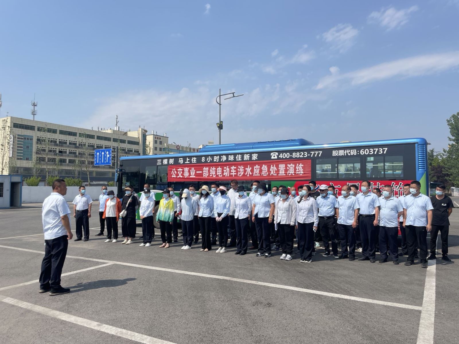 公交集團公交事業(yè)一部開(kāi)展純電動(dòng)車(chē)涉水應急處置演練