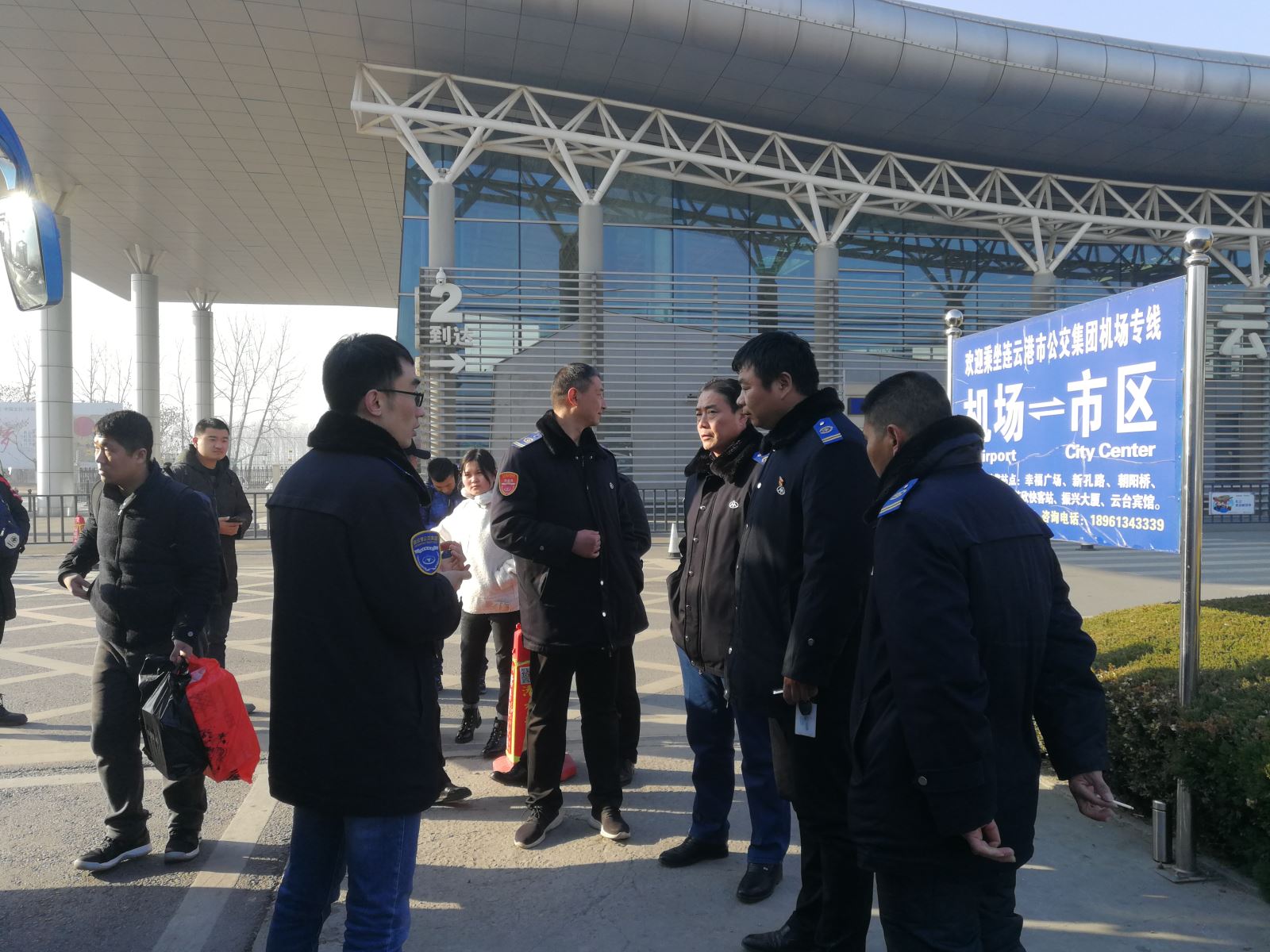 公交集團經(jīng)營(yíng)發(fā)展事業(yè)部開(kāi)展春運期間文明線(xiàn)檢查工作