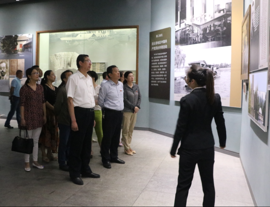 海通公交公司迎“七一”參觀(guān)市歷史革命紀念館