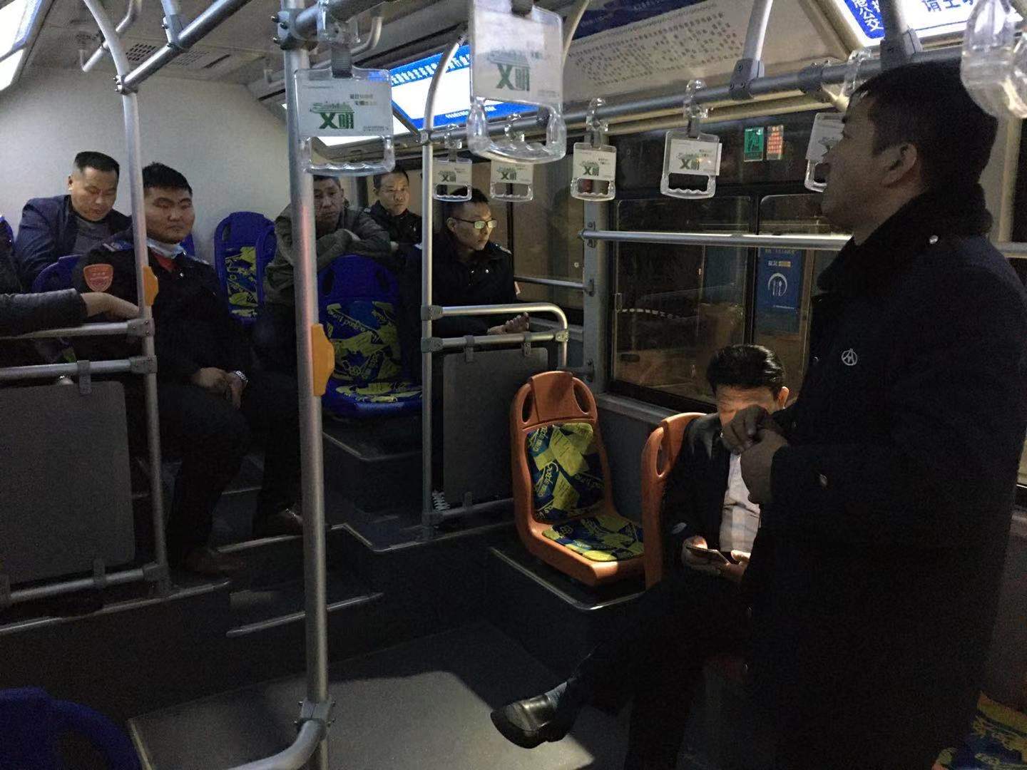 公交集團公交事業(yè)一部做好疫情防控工作確保市民安全乘車(chē)