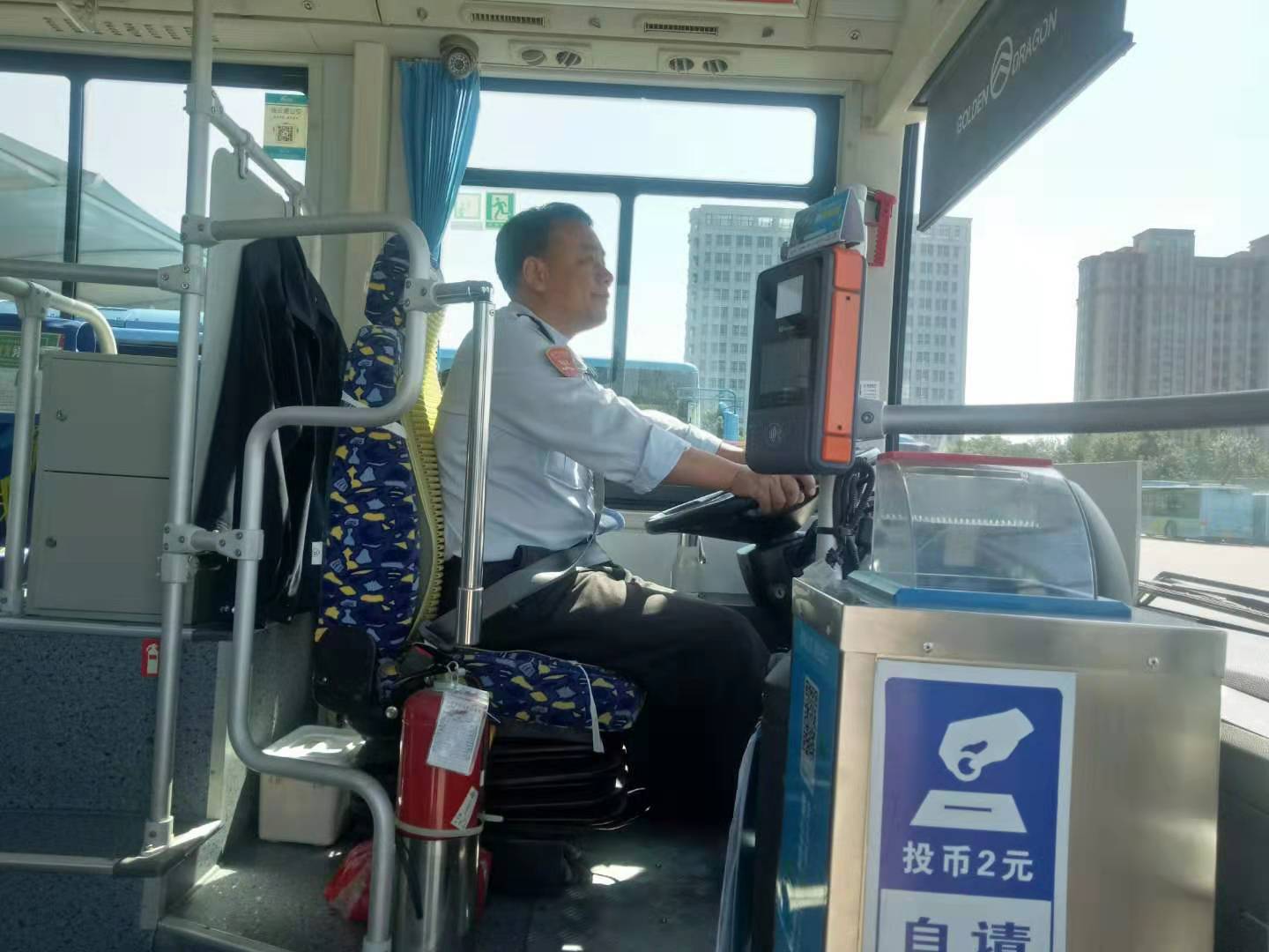 公交事業(yè)一部 15路駕駛員王志勇拾金不昧受表?yè)P